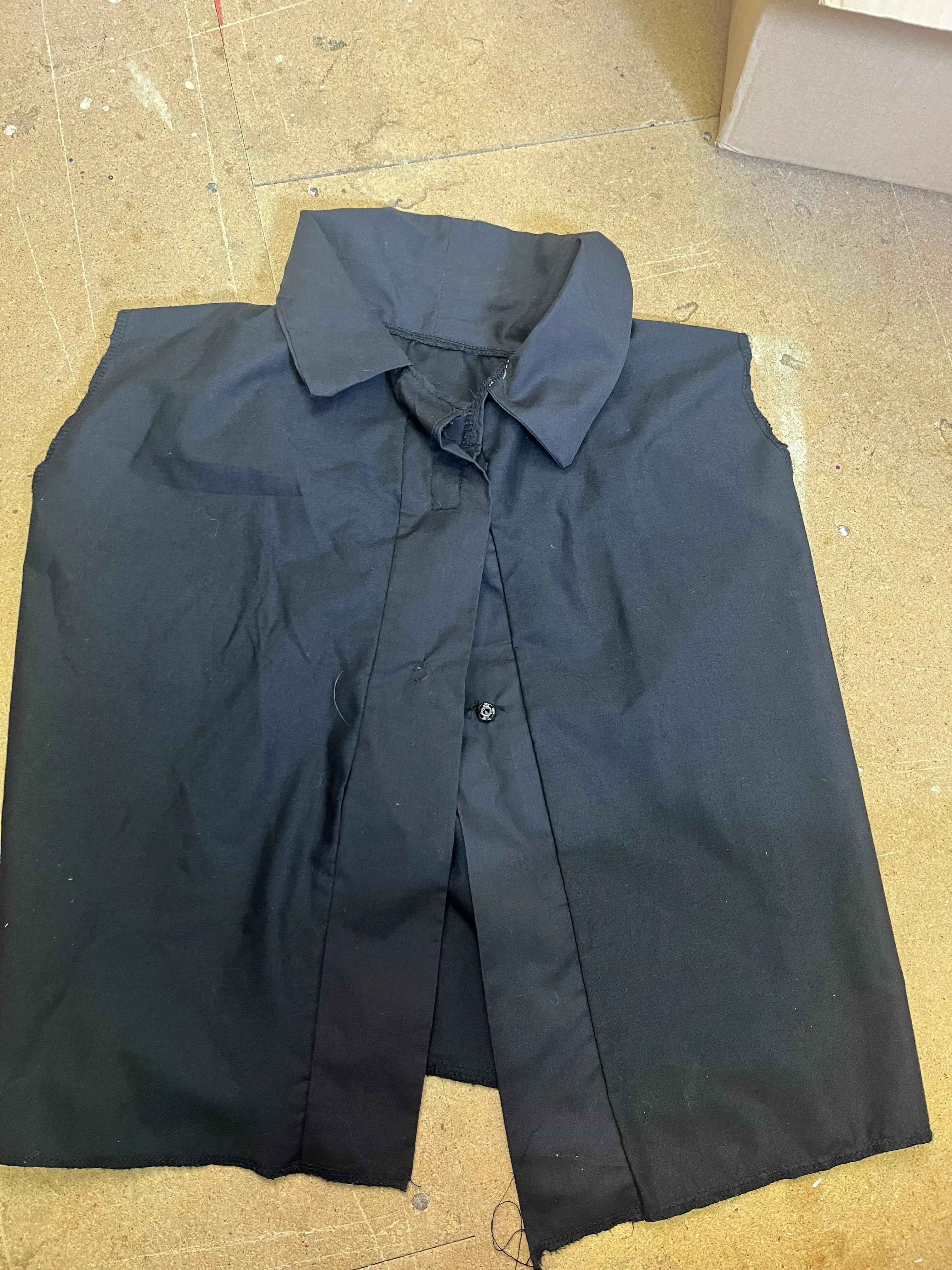 Top- Black no sleeves