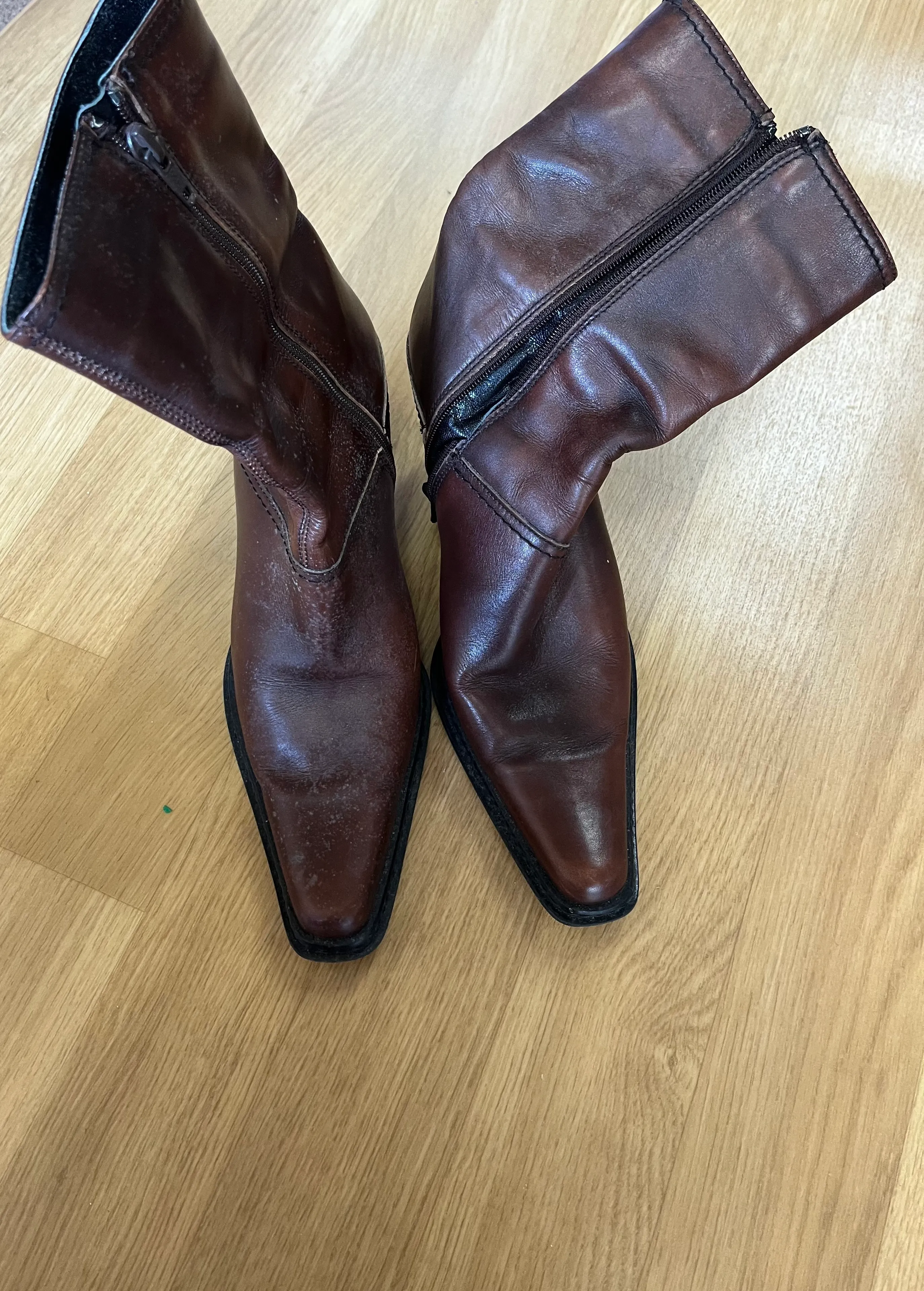 Heeled Boots - High dark brown