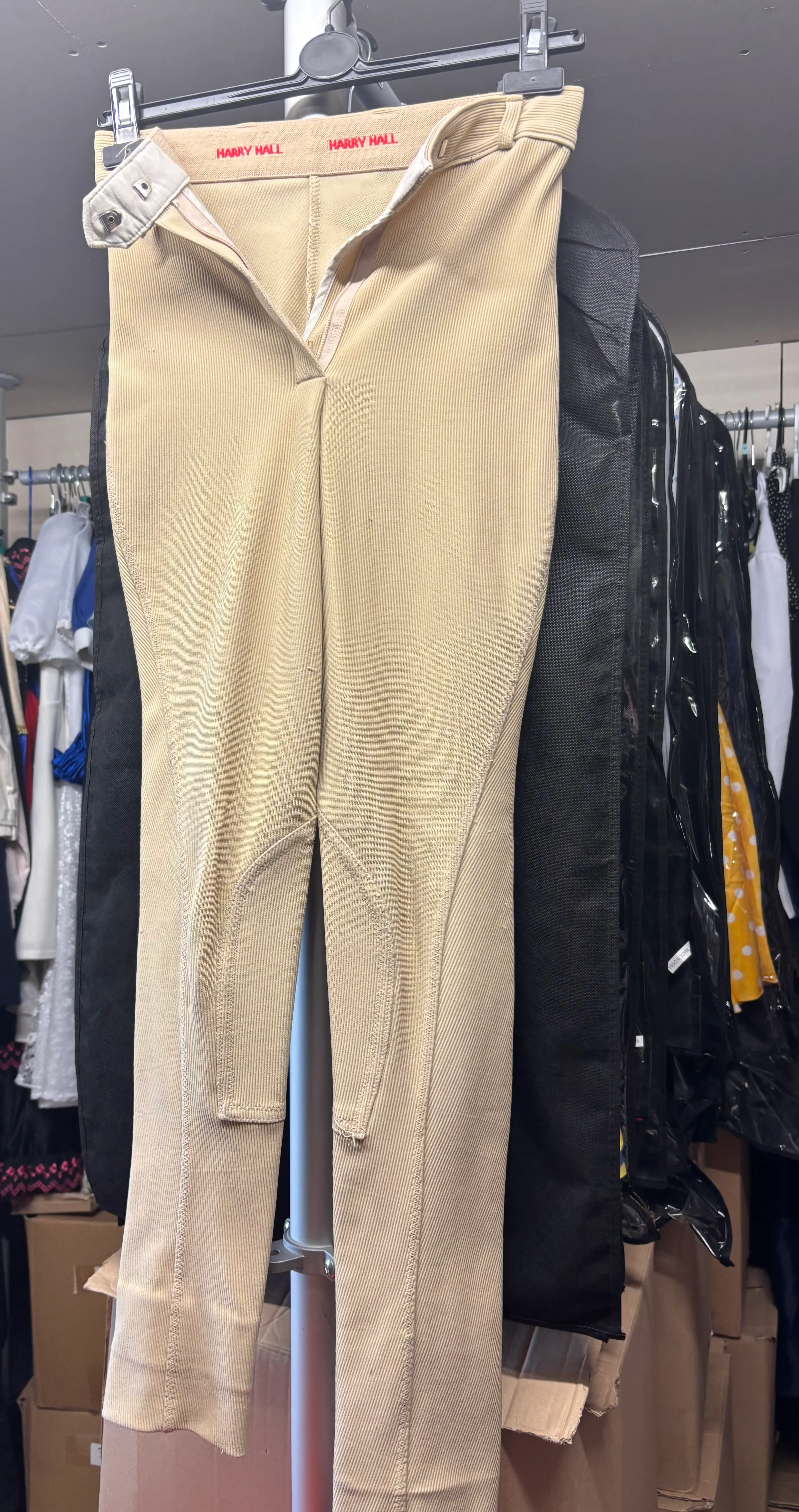 Trousers- Beige Jeggings design