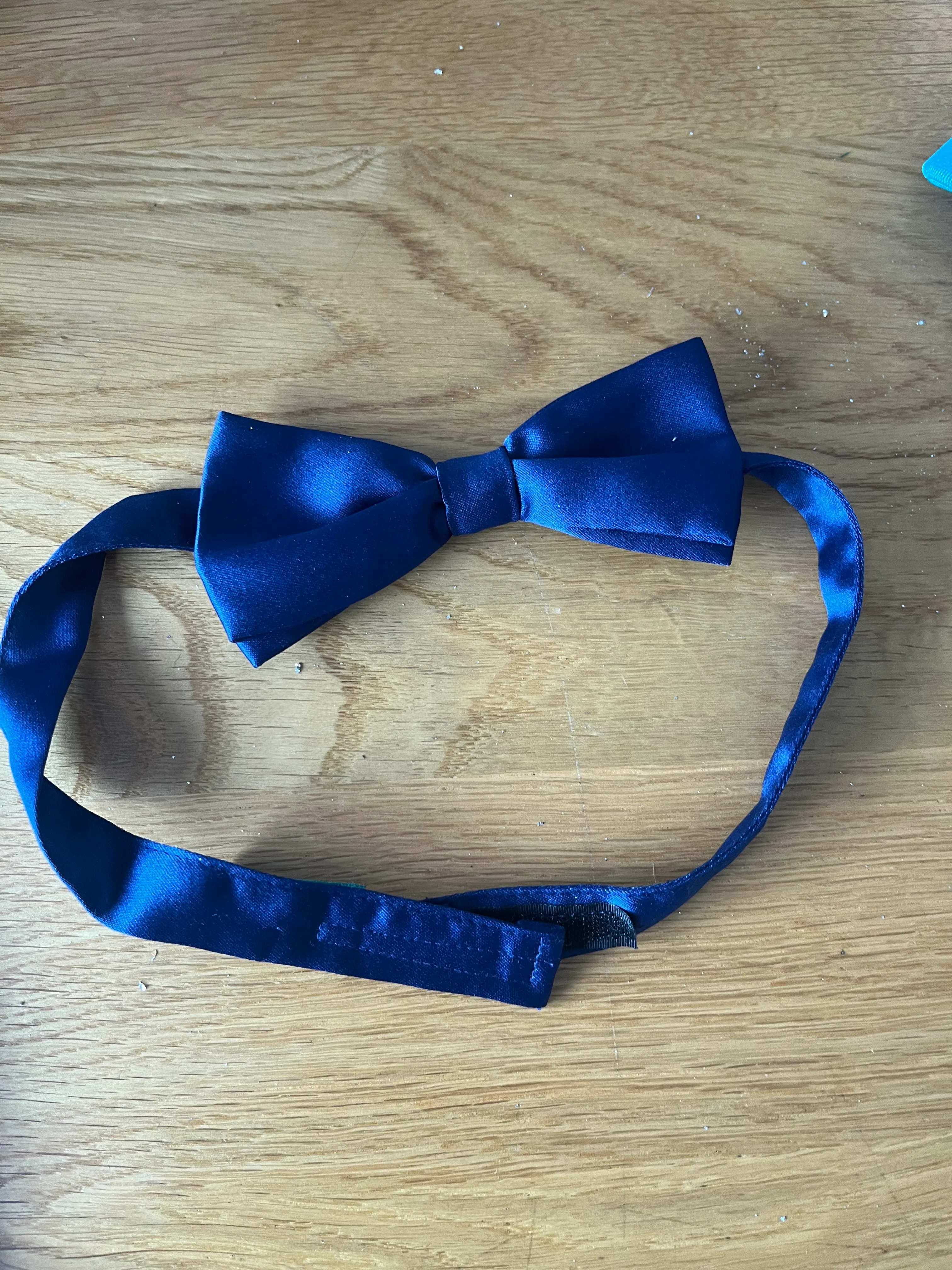Bow tie- Navy satin