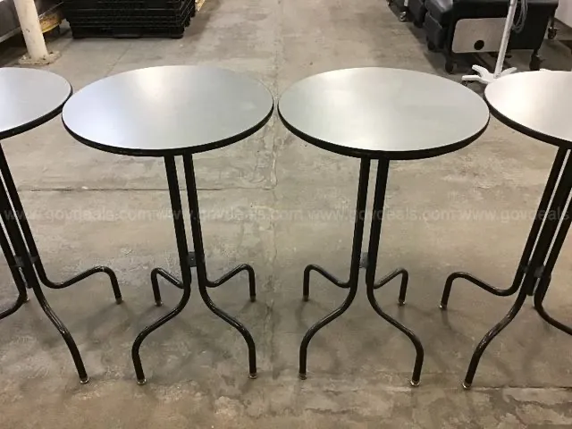 Cocktail Table • Laminate
