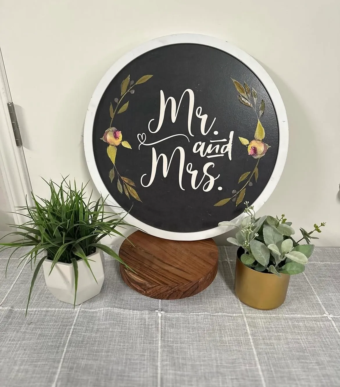 "Mr & Mrs" Sign
