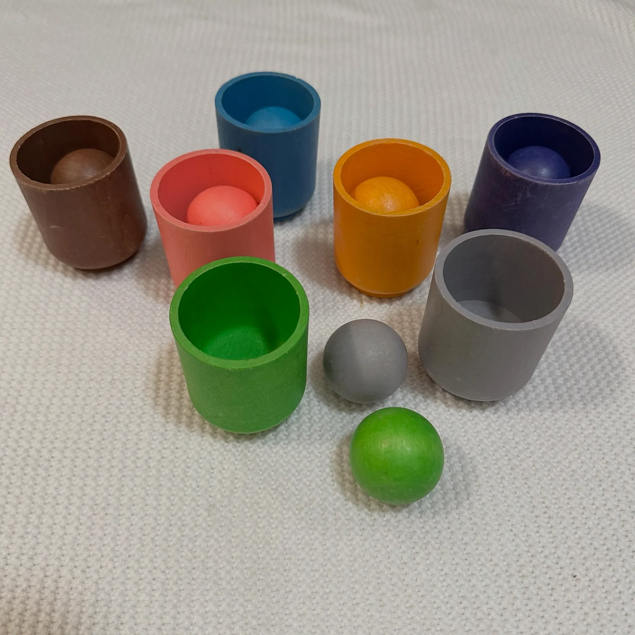 Монтессори-набор. Шарики и стаканчики