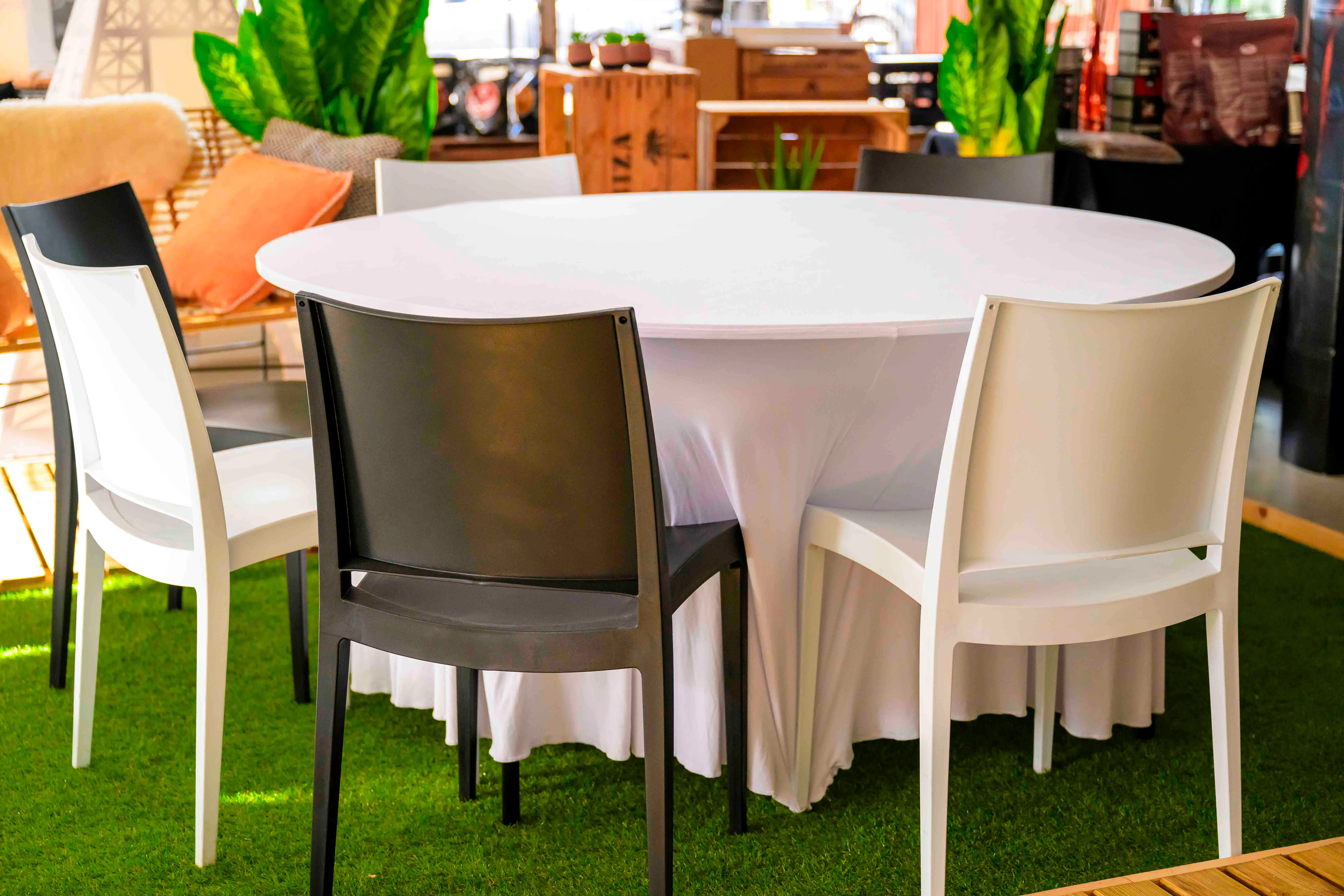 Hoge tafels en tafels