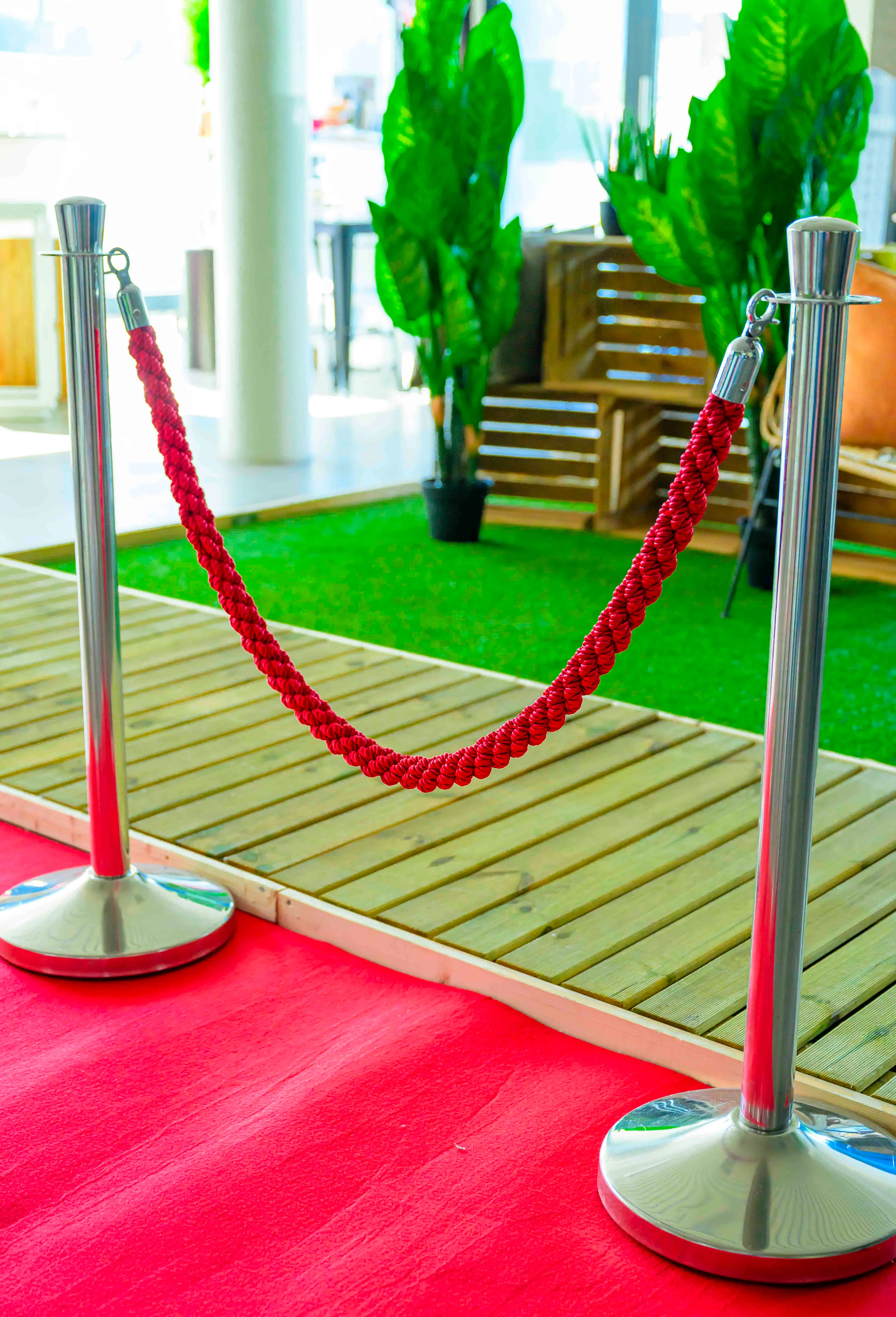 Afzetpalen grijs met rode koord