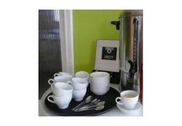 Koffieformule (voor 100 personen) ( Percolator +tassen + ondertassen en koffielepels)