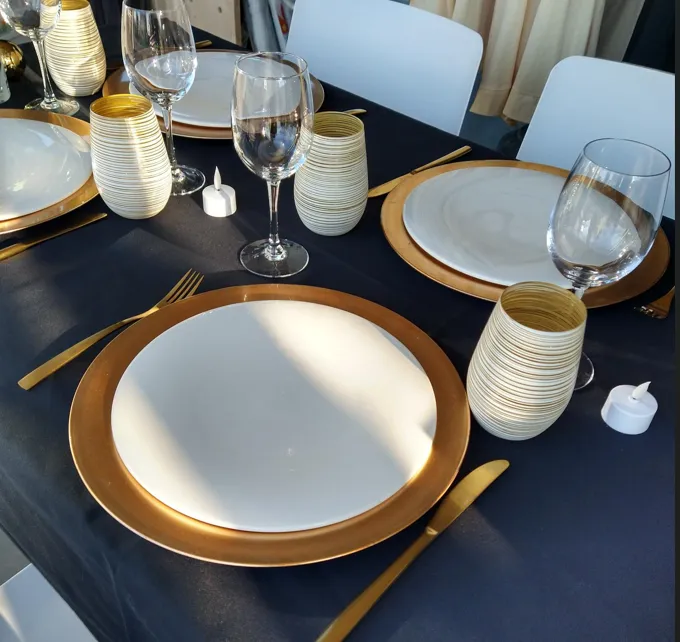 Gedekte tafel Gold line prijs per persoon (glazen, bord design en bestek) + stoffen servet / vanaf 15 personen