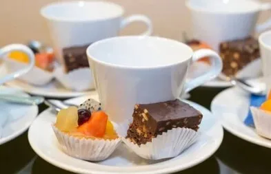 Dessertpakket: koffietassen + dessertborden + bestek