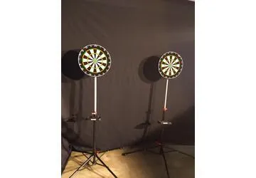 Mobiele dartsborden op staander 2 stuks met verlichting + rubberen matten