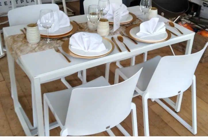 Dinnerpakket trendy white : beschikbaar voor 12 personen