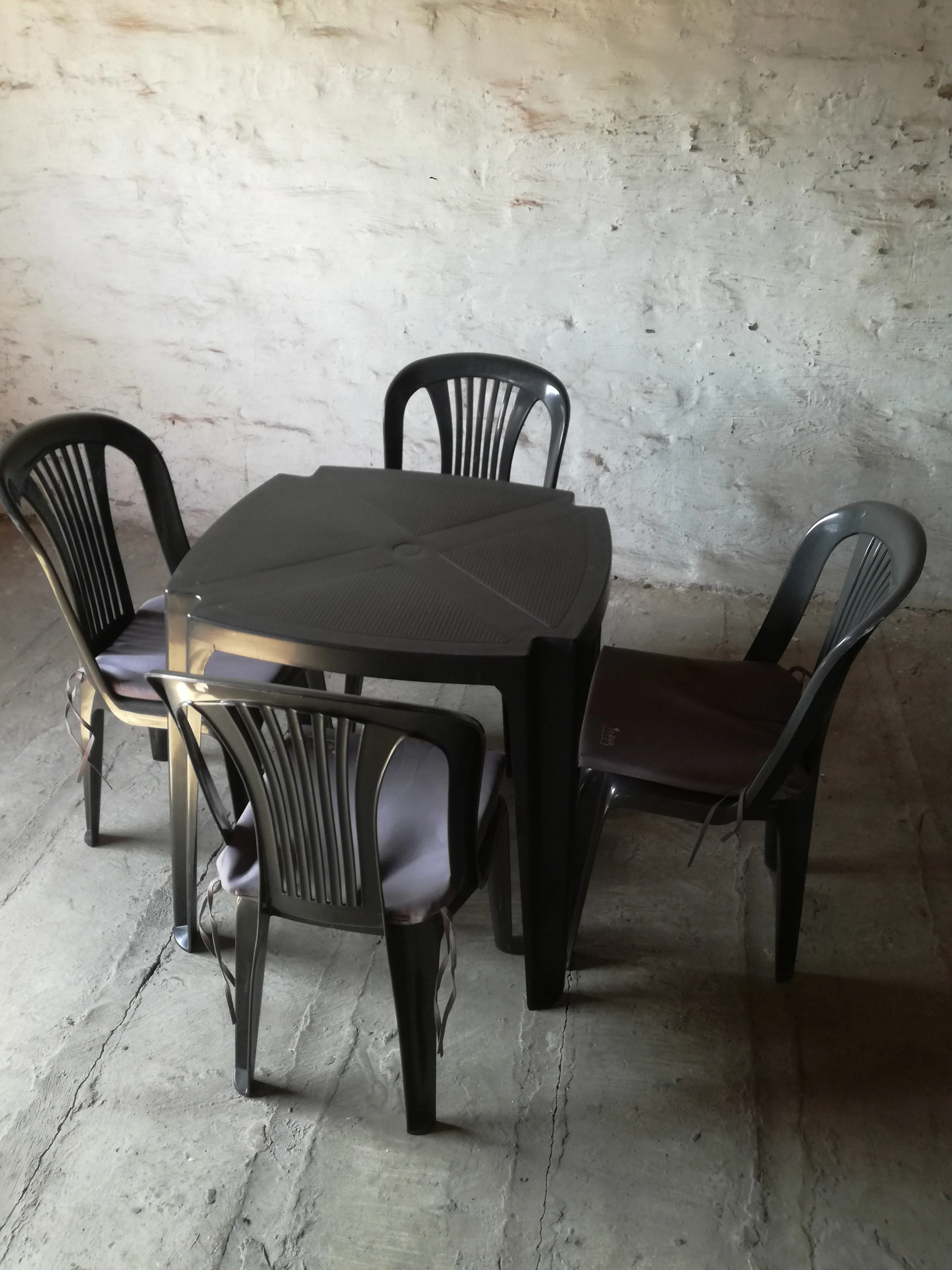 Tuinpakket basis tuinstoel en tuintafel beschikbaar vanaf 15 personen/ prijs per persoon