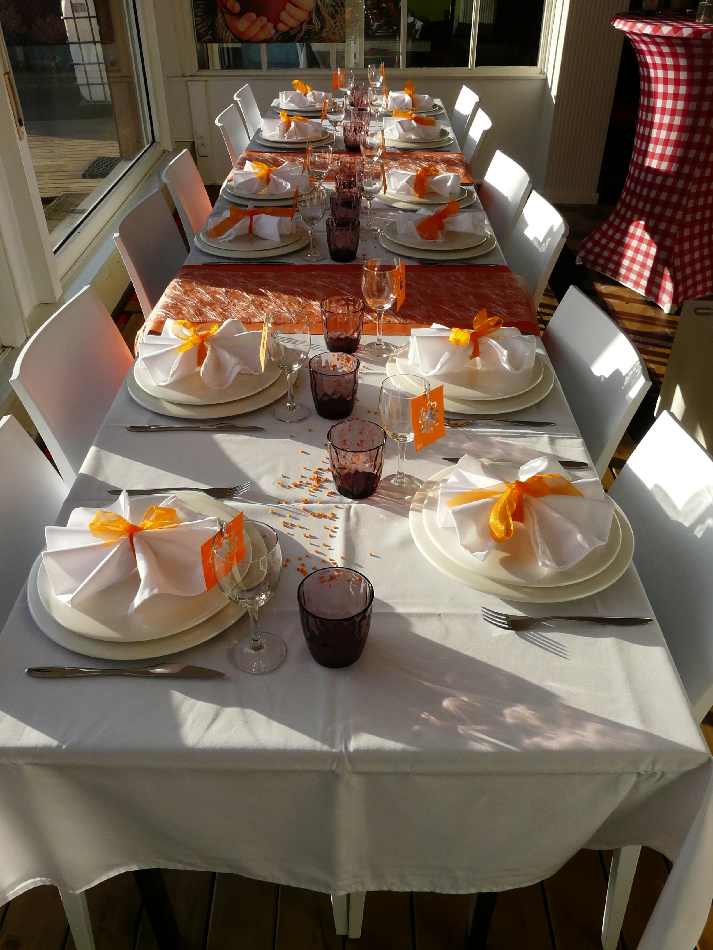 Dinnerpakket  White line witte stoelen, wit linnen en tafels prijs per persoon beschikbaar vanaf 12 personen