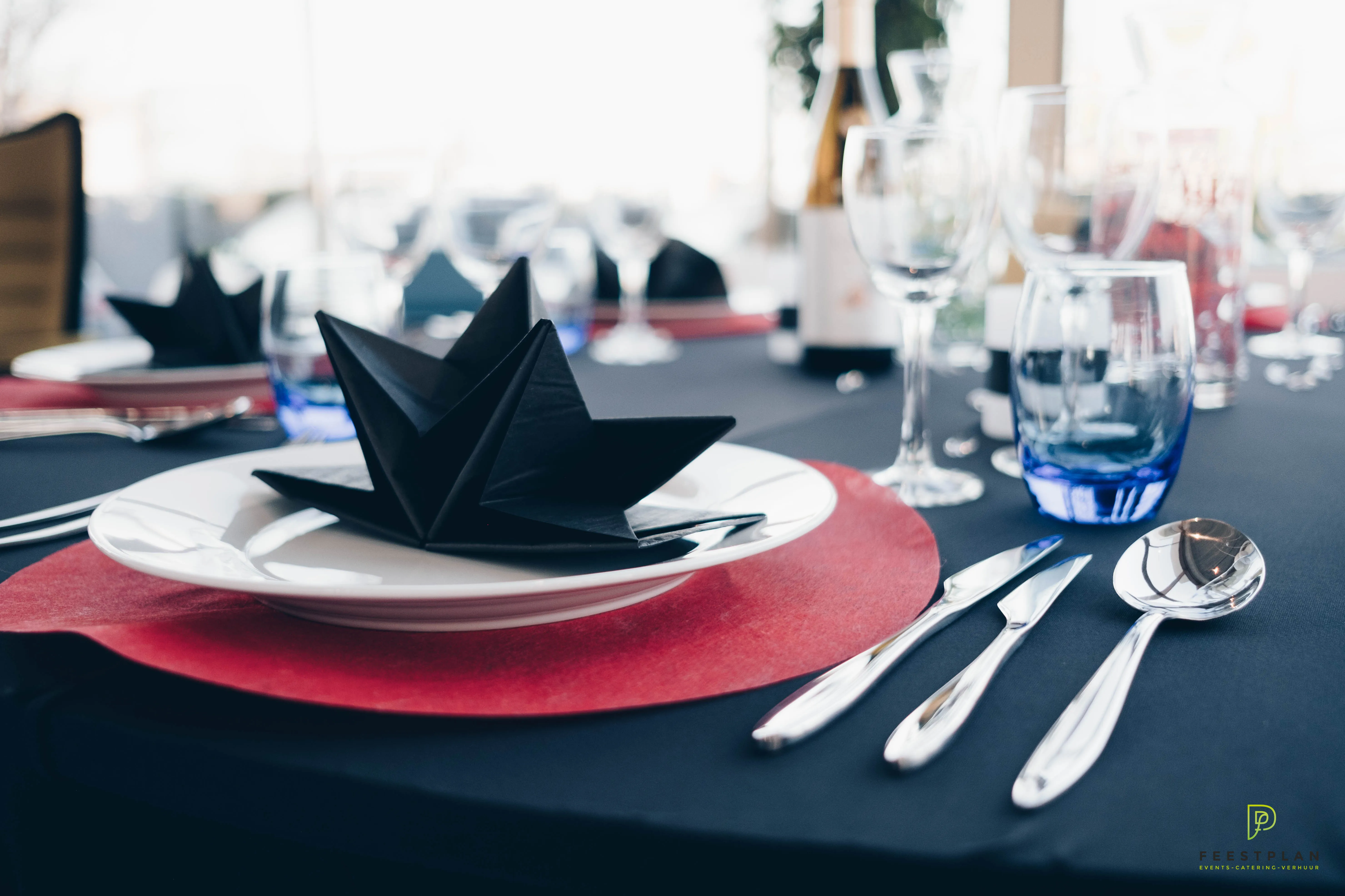 Gedekte tafel Trend line Upgrade prijs per persoon (glazen, borden en bestek)  / vanaf 15 personen