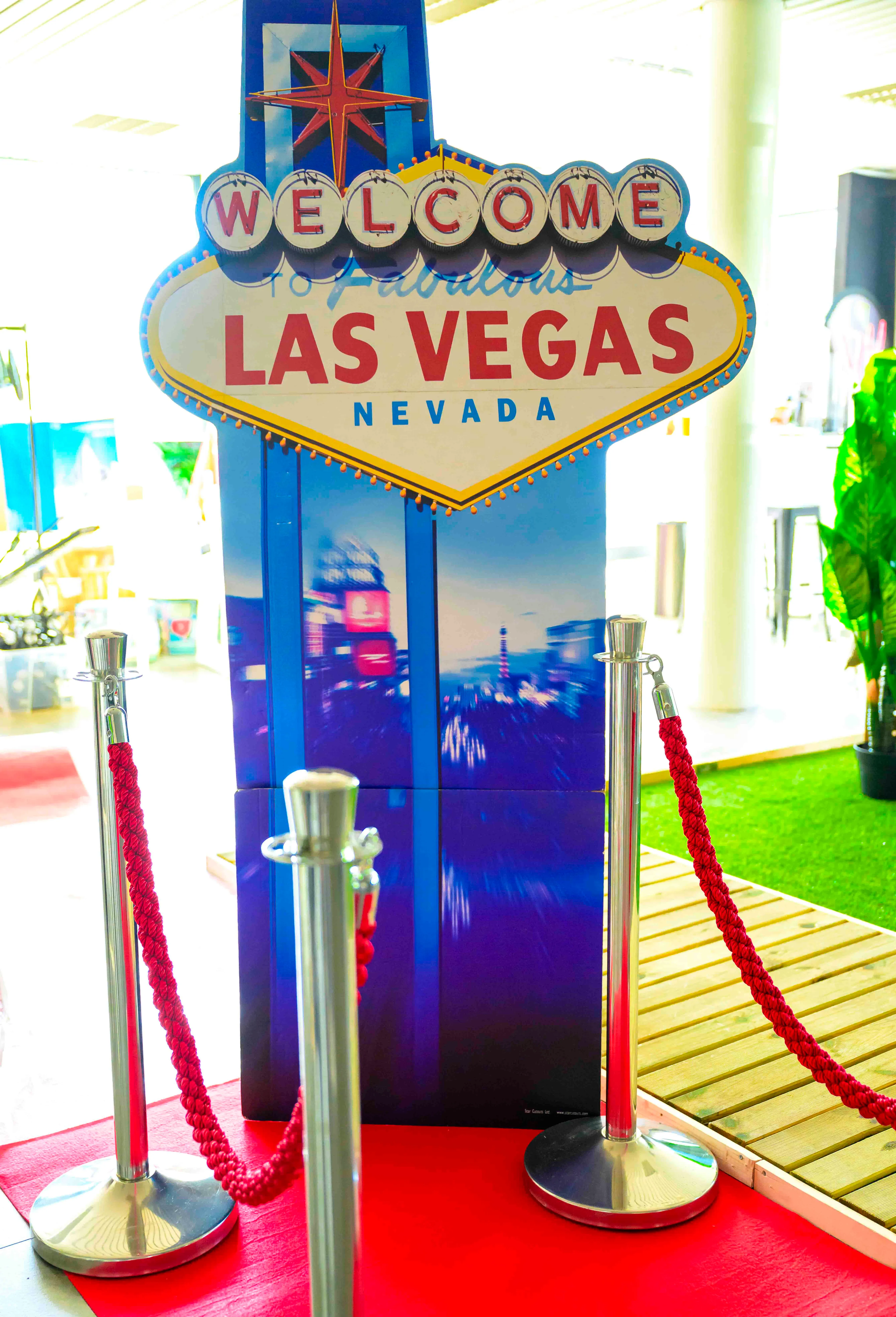 Las Vegas Themabord met Rode Loper – Beleef de Glamour!