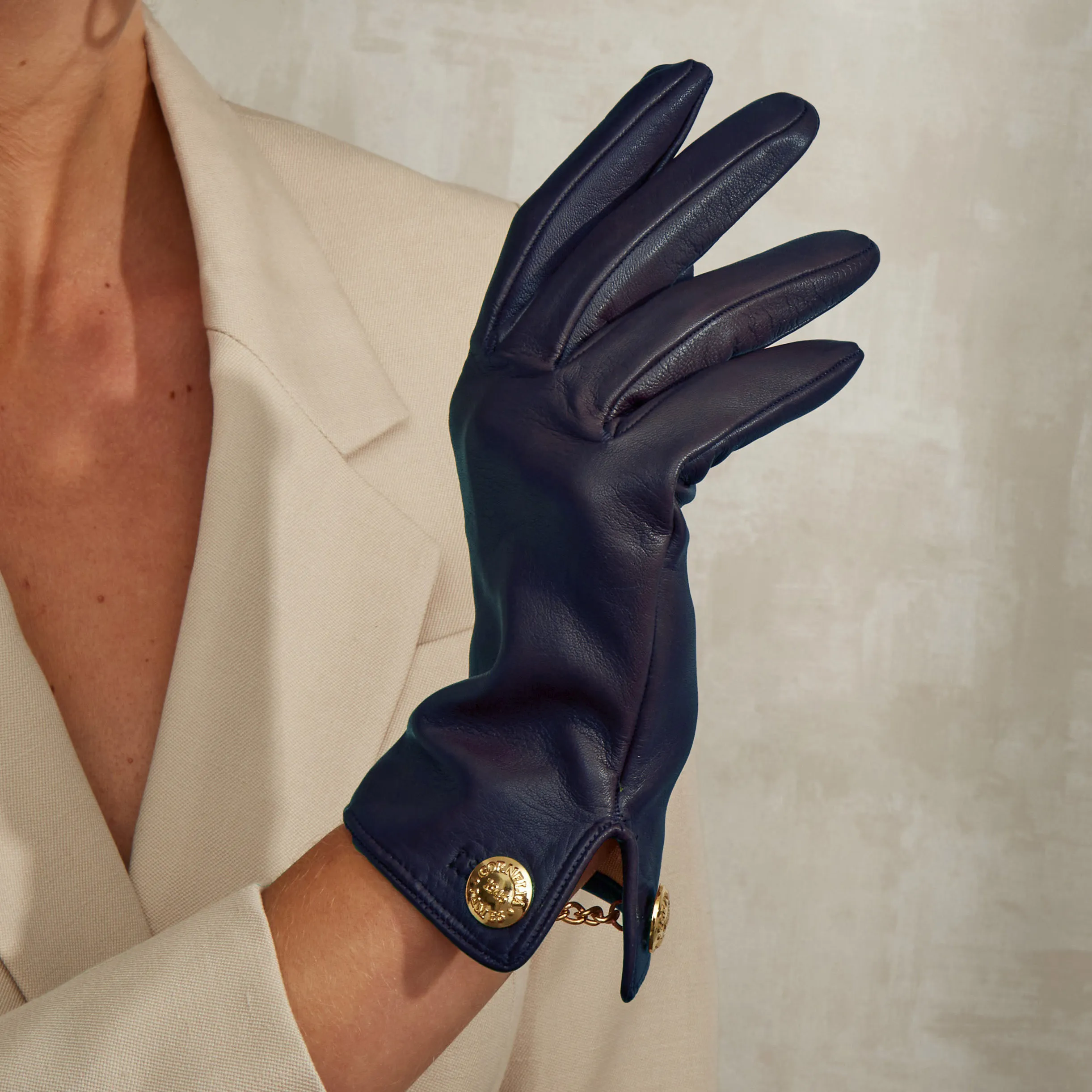 Françoise | Leather Glove with a Button Cuff Link
