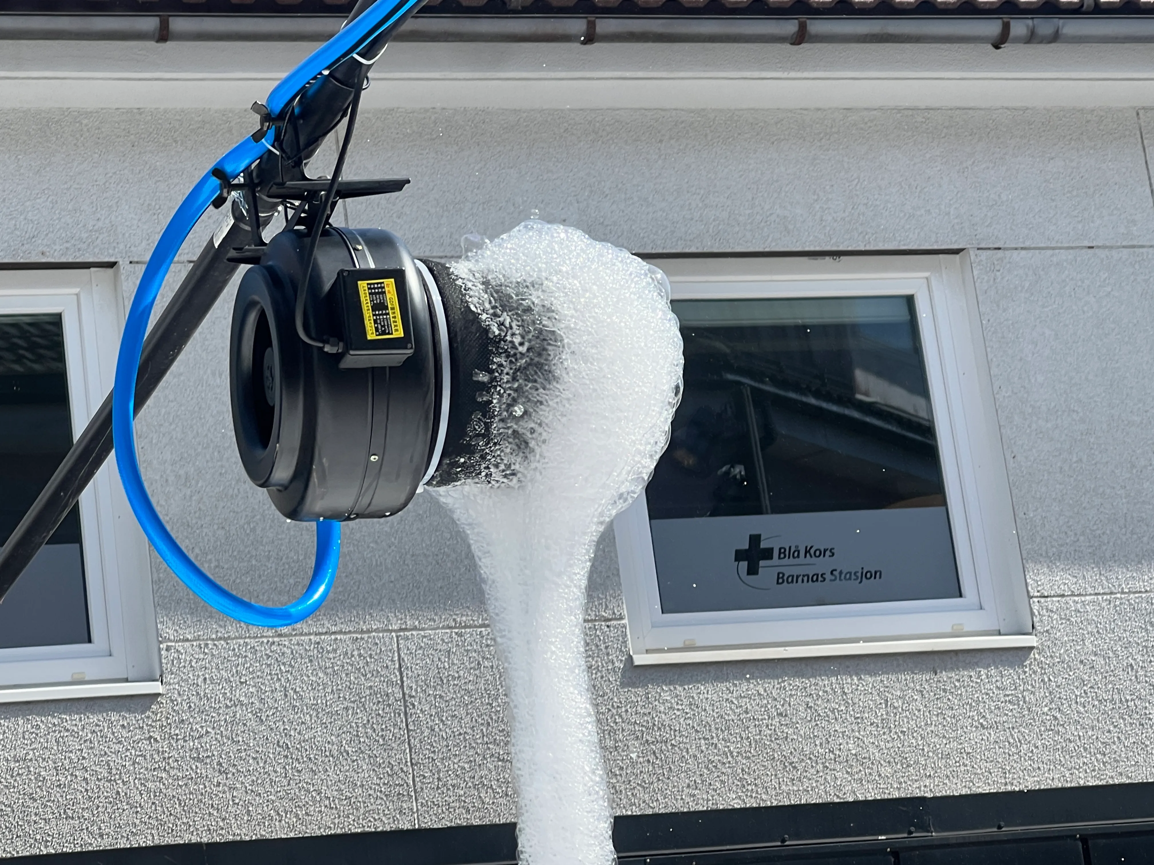 Flyvende skumfoss til Skumparty