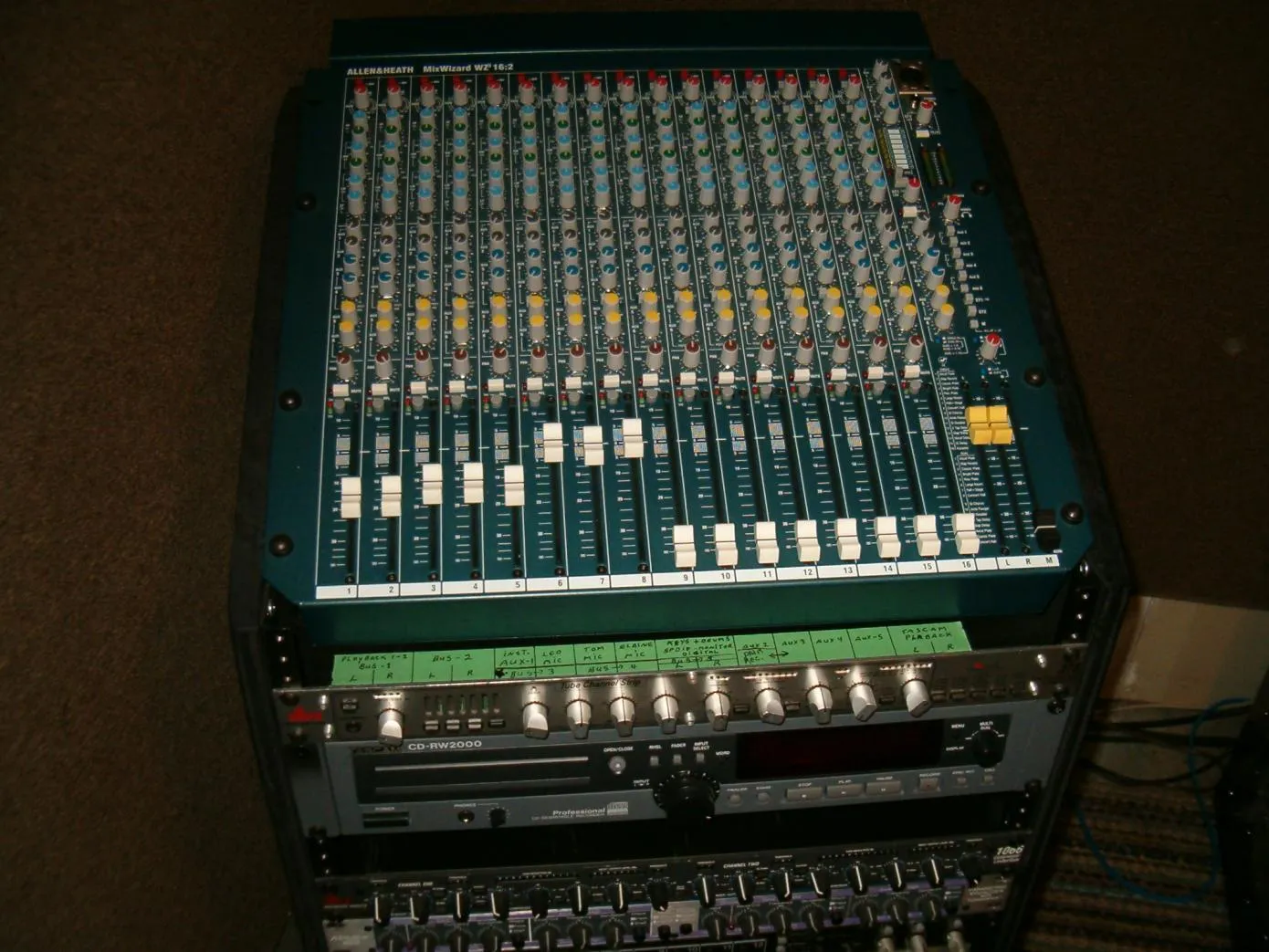 Allen & Heath W16:2 – komplett analog mikser med klang