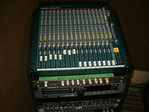 Allen & Heath W16:2 – komplett analog mikser med klang