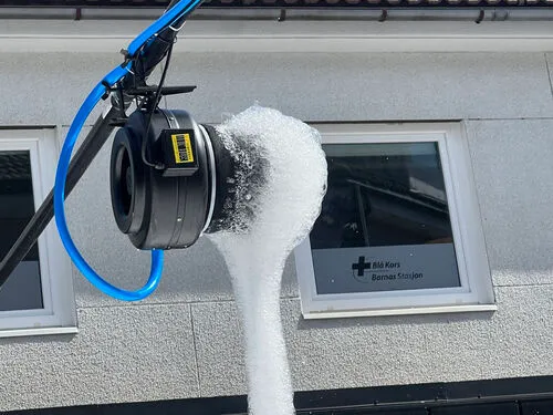 Flyvende skumfoss til Skumparty