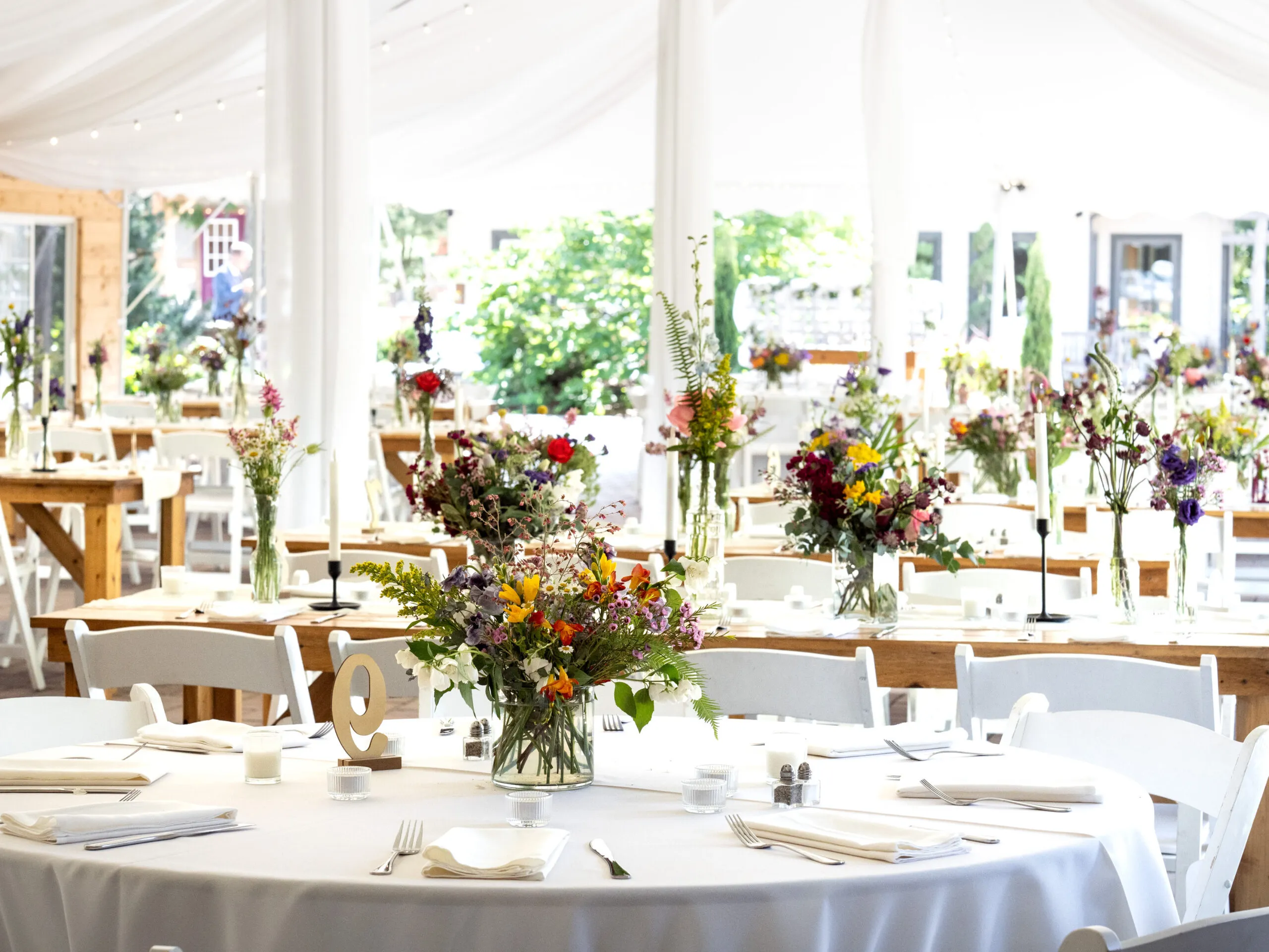 Round Table Rental – 5 ft or 6 ft | Wood or Plastic