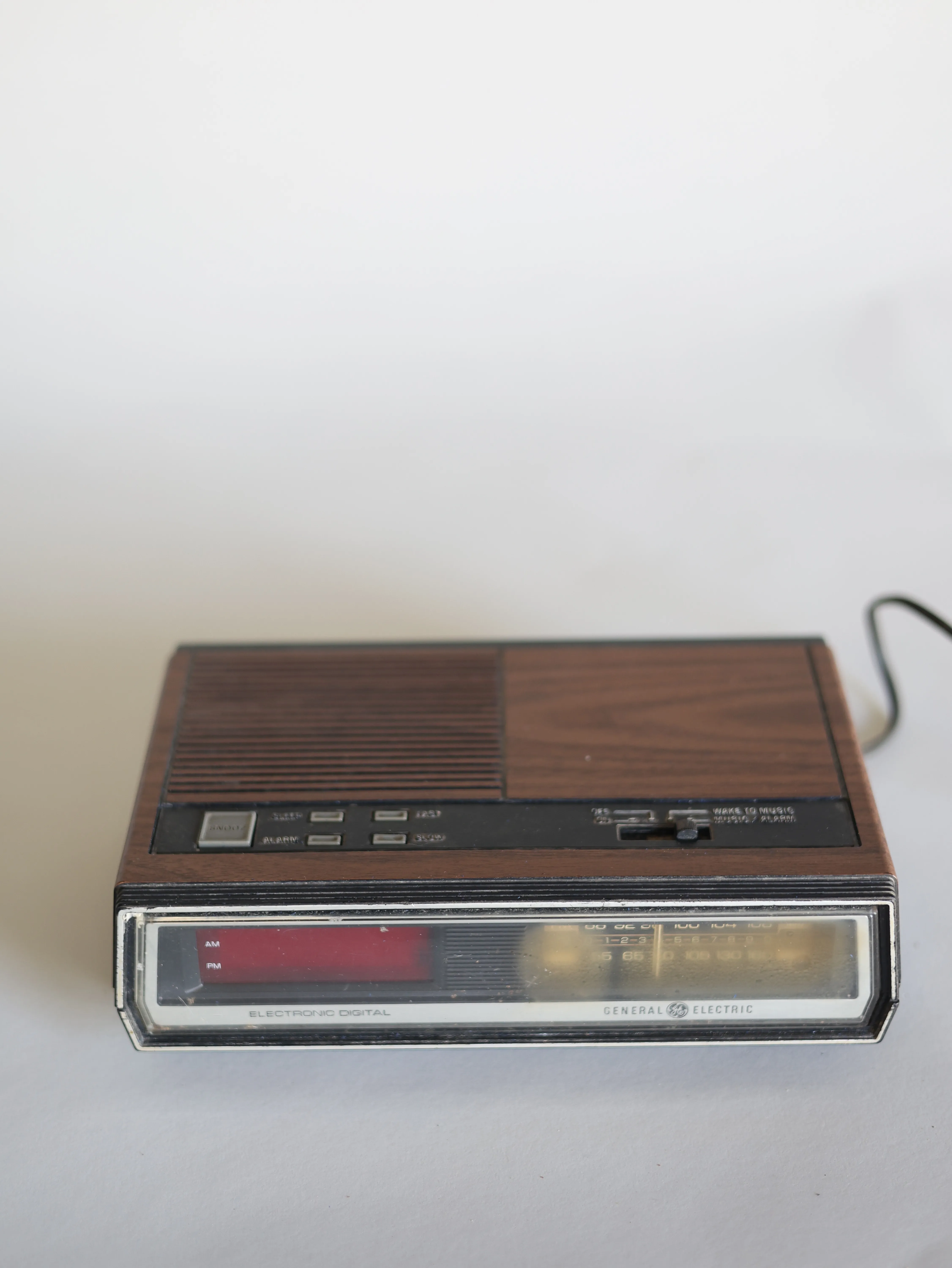 Radio clock General Electric Wake