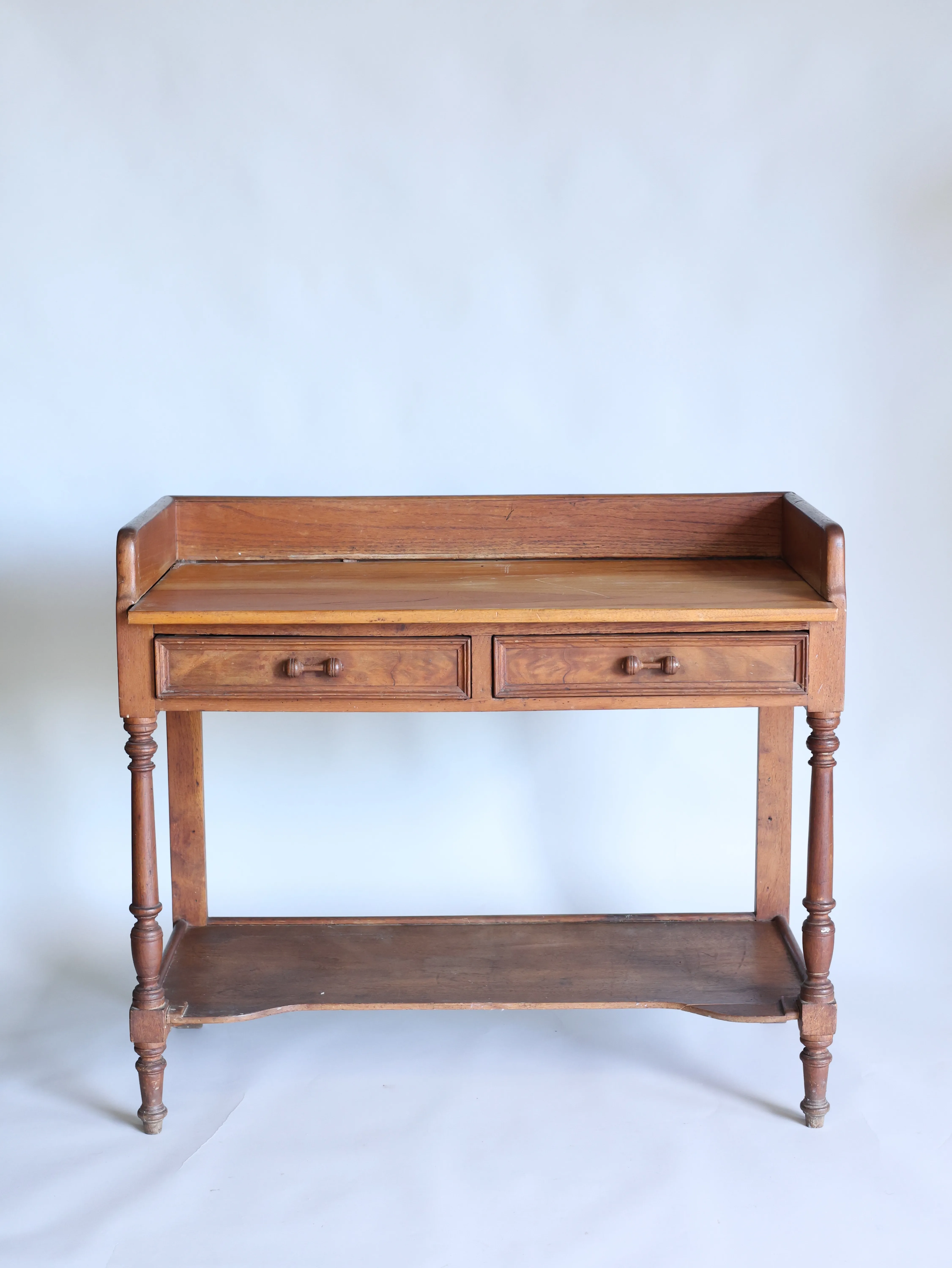 Marco Antonio wooden desk