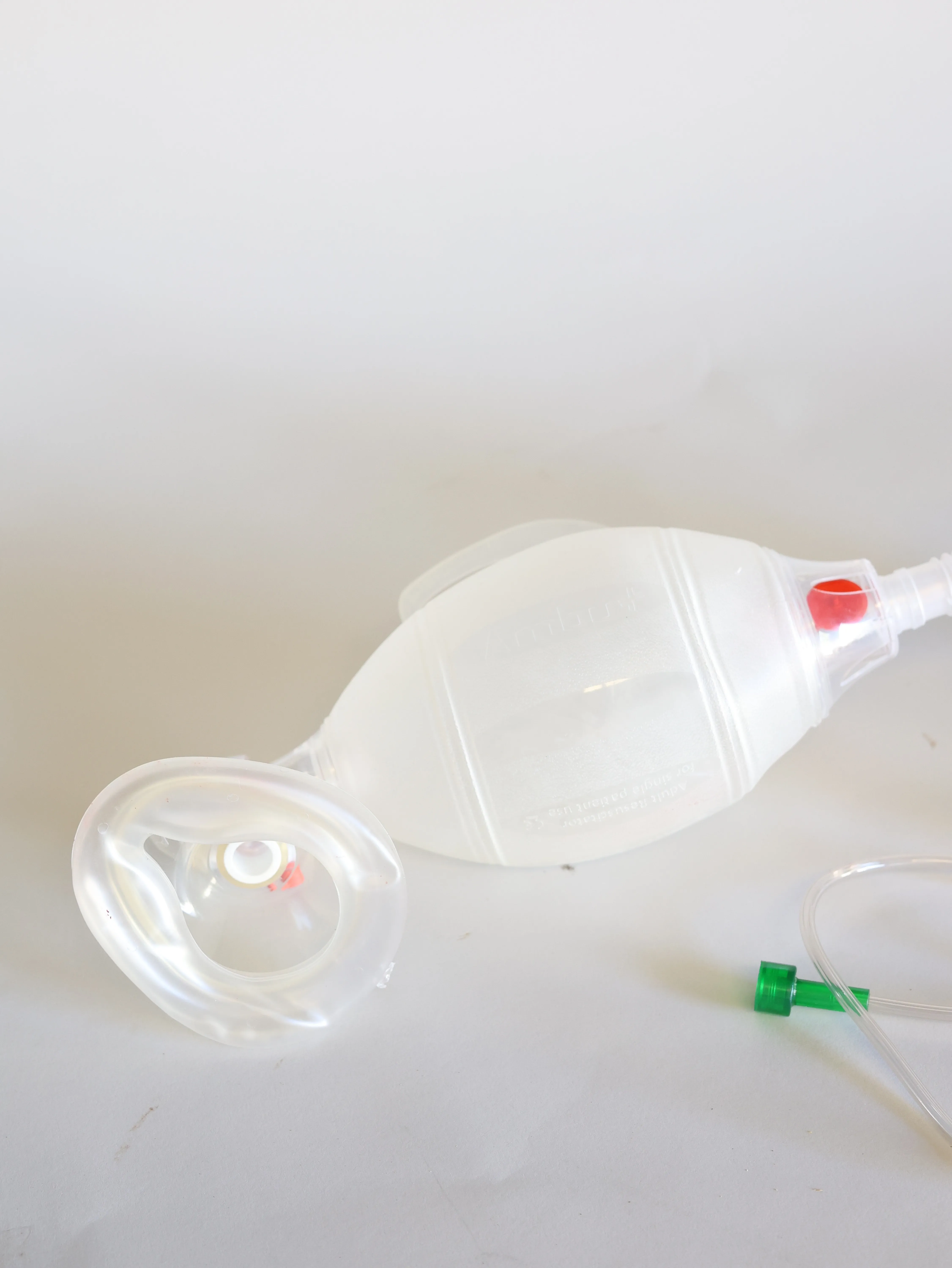 Adult resuscitator