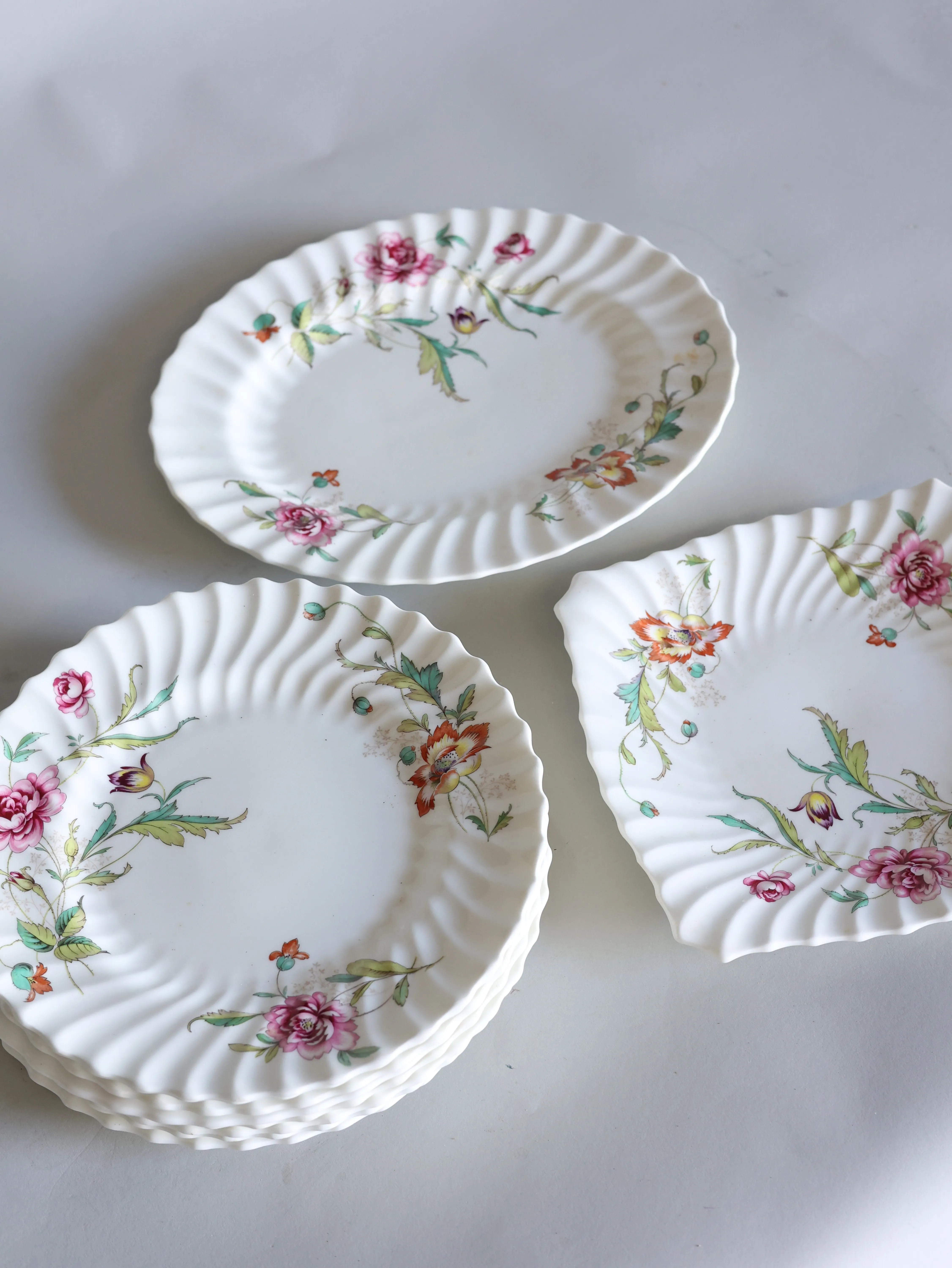 Agnes dinner plates (8) and serveware
