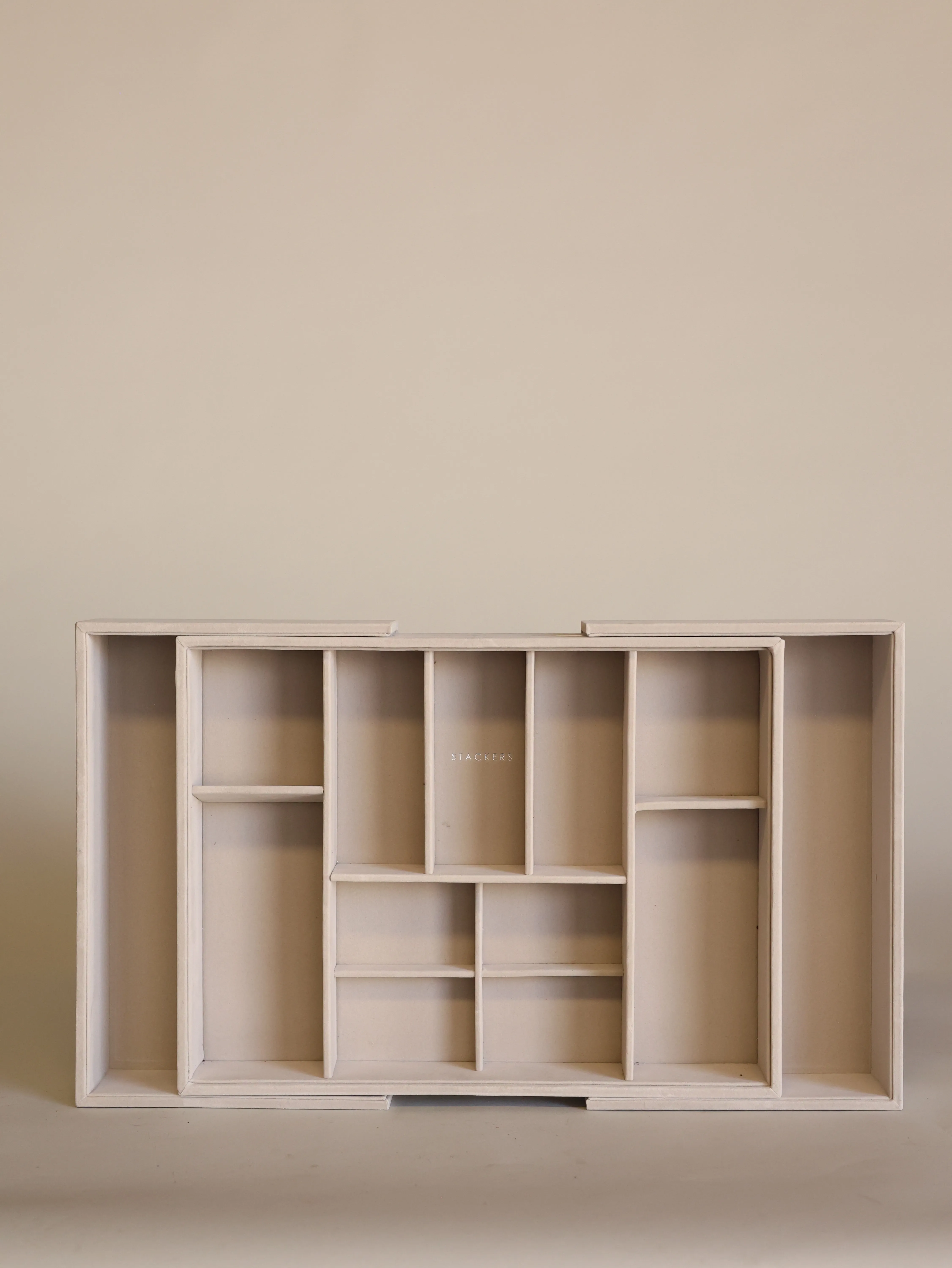 Adjustable jewelry organizer