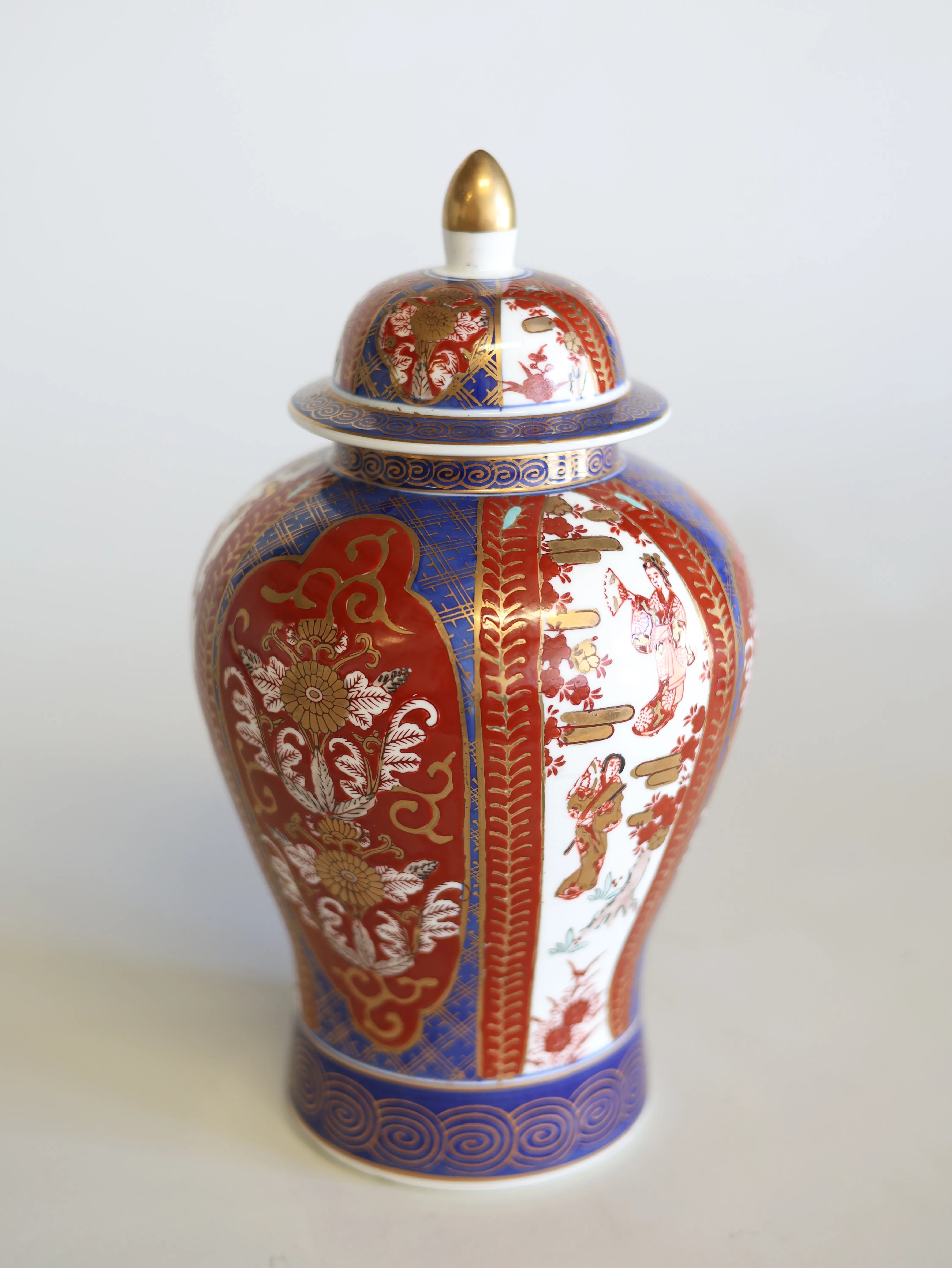Vintage old Imari hand painted vase