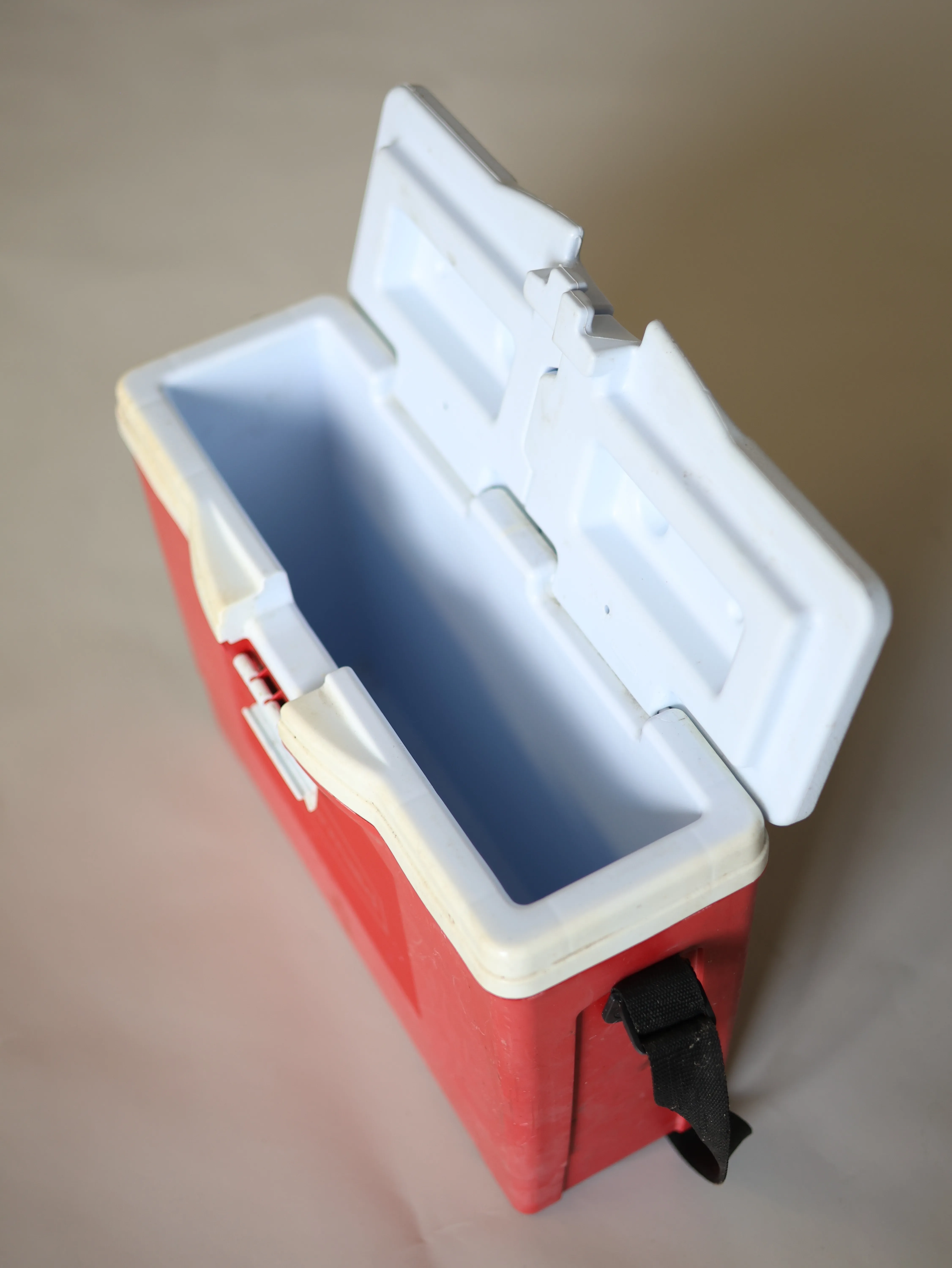 The Slim Cooler - red 13 quart