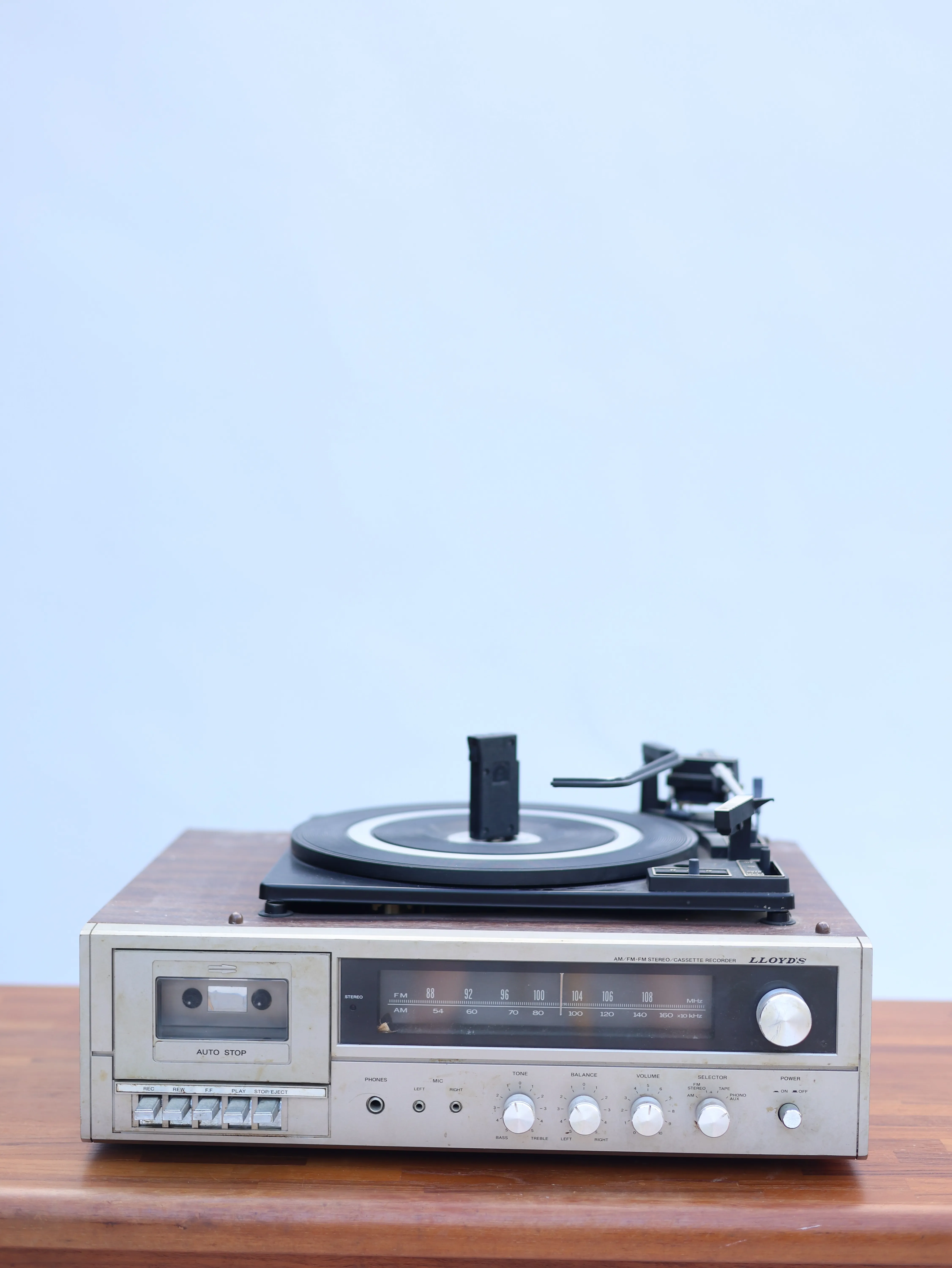 Radio, Casette & Vinyl Player Lloyds