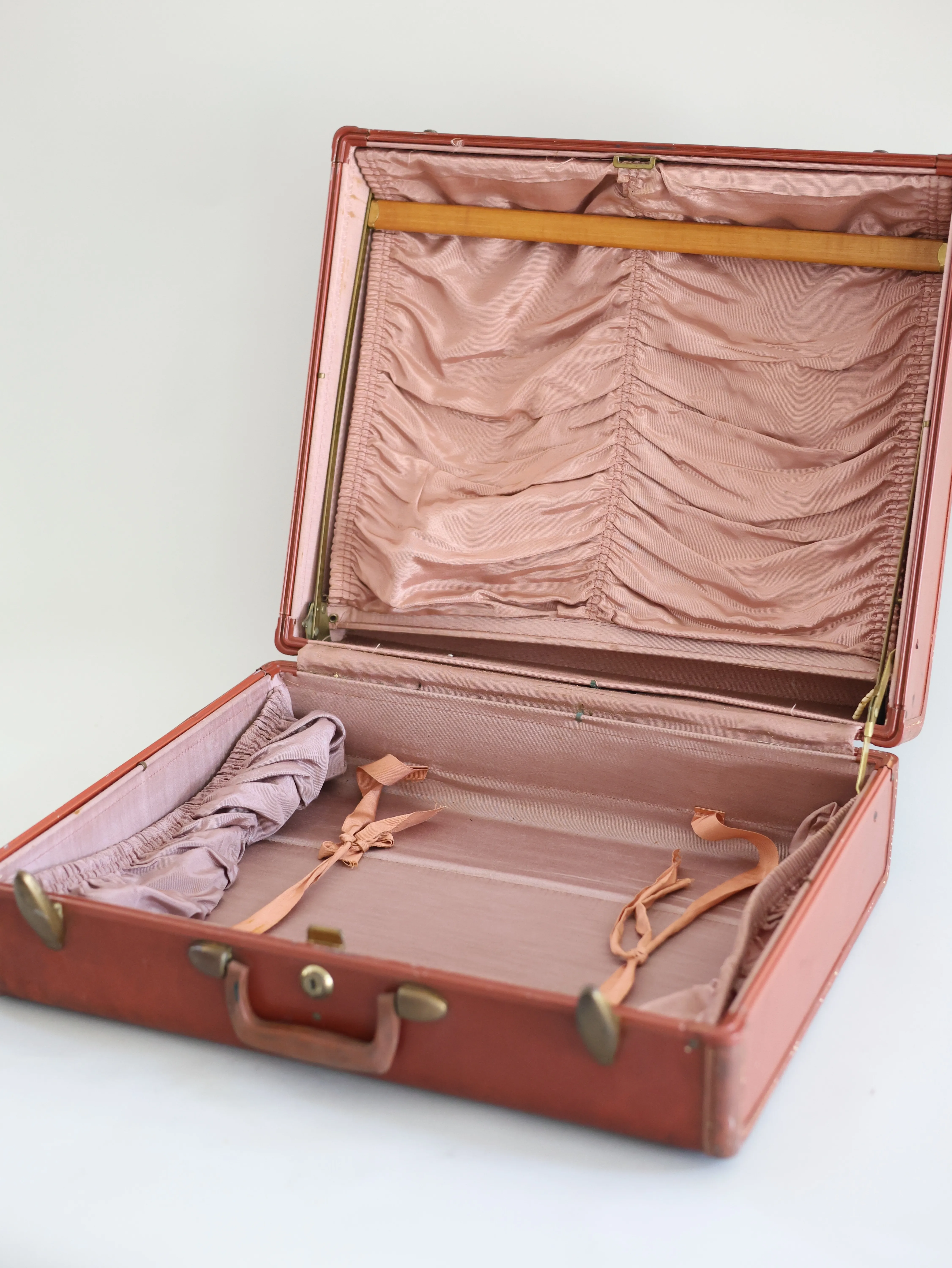 Redish Leather Medium Suitcase