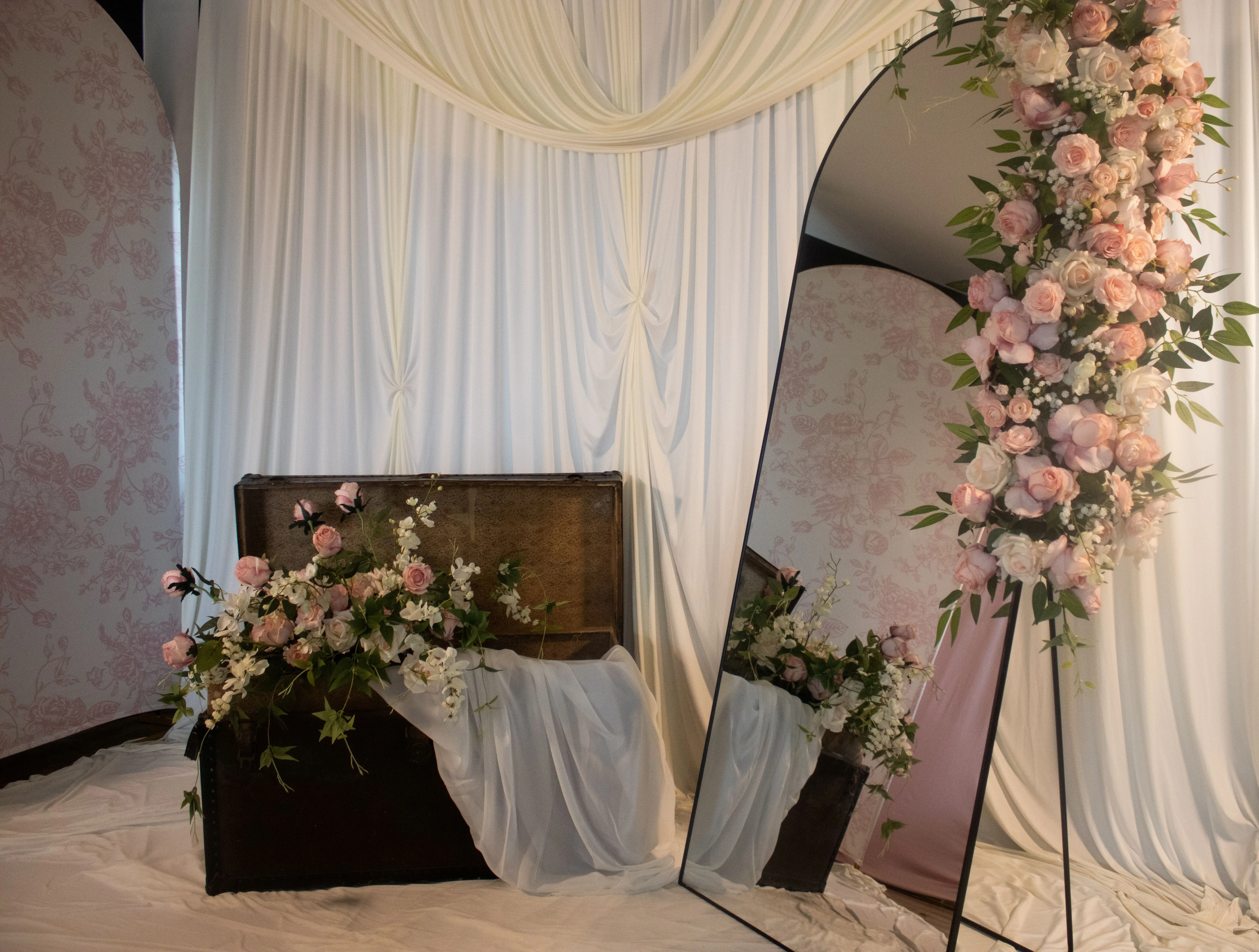 Amelia Shallow Floral Spray