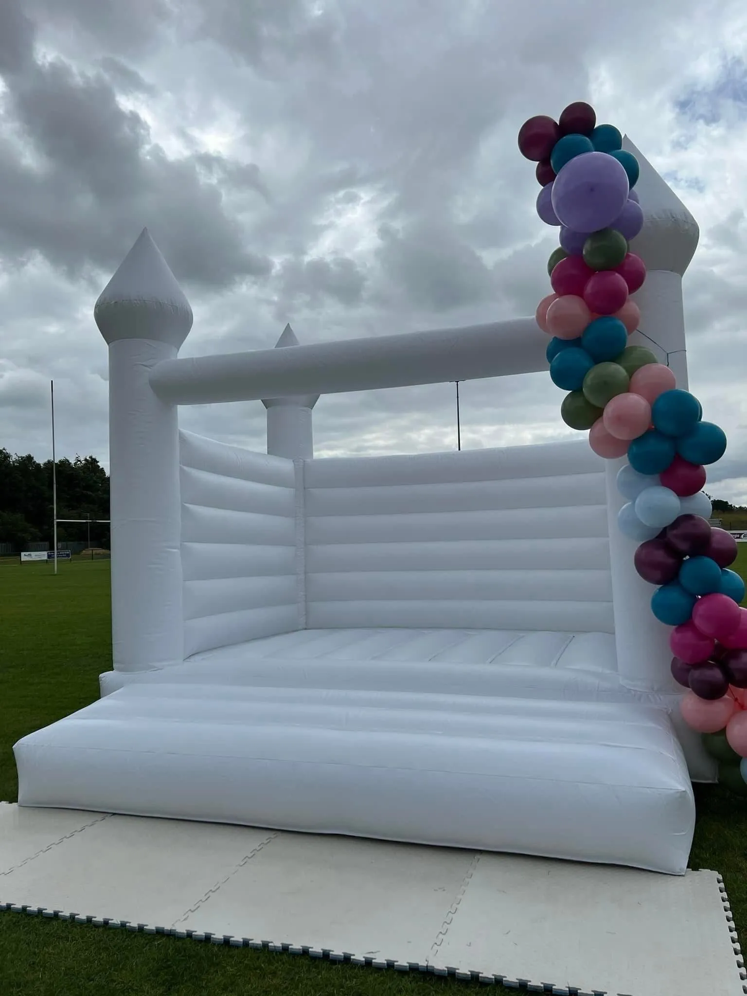 13ft*13ft  White Bouncy Castle