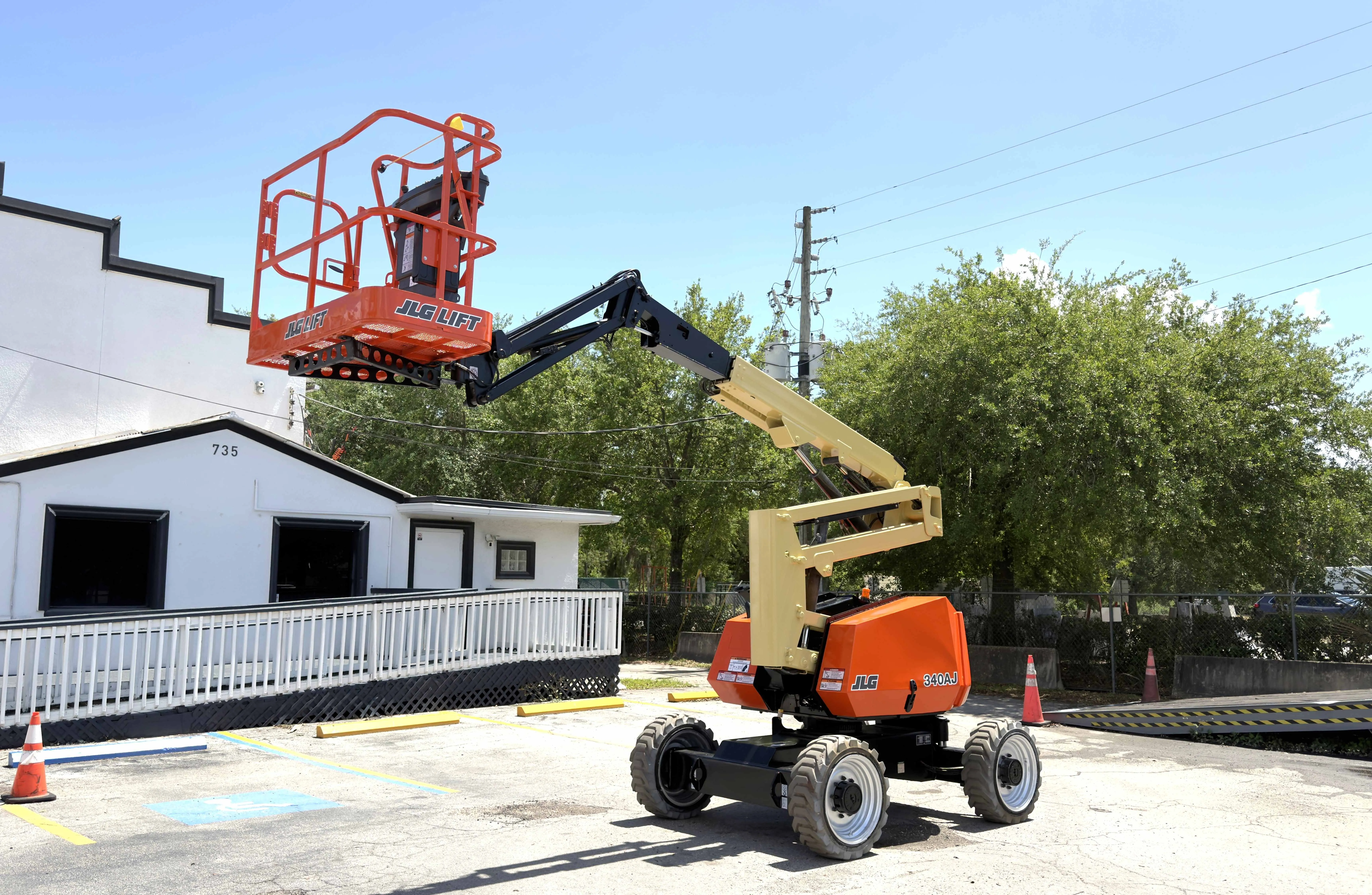 JLG 340AJ Articulated Boom Lift 