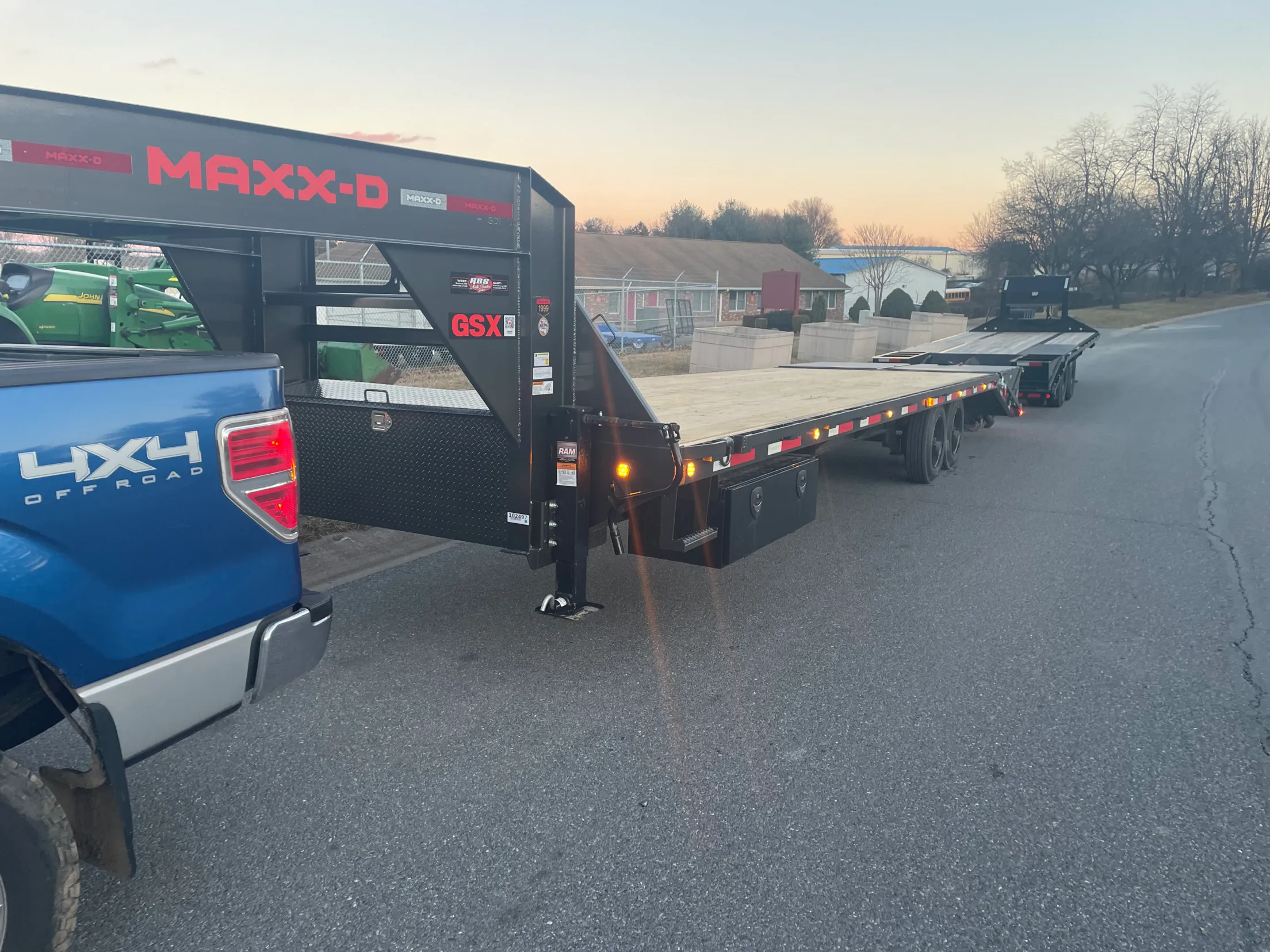 Maxxd Gooseneck deckover trailer 102"x30'