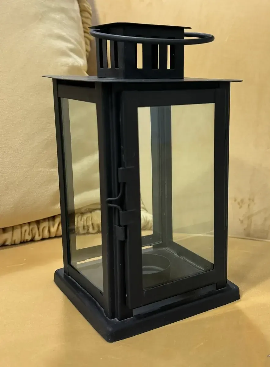 Hadley black metal lantern - 8.5"