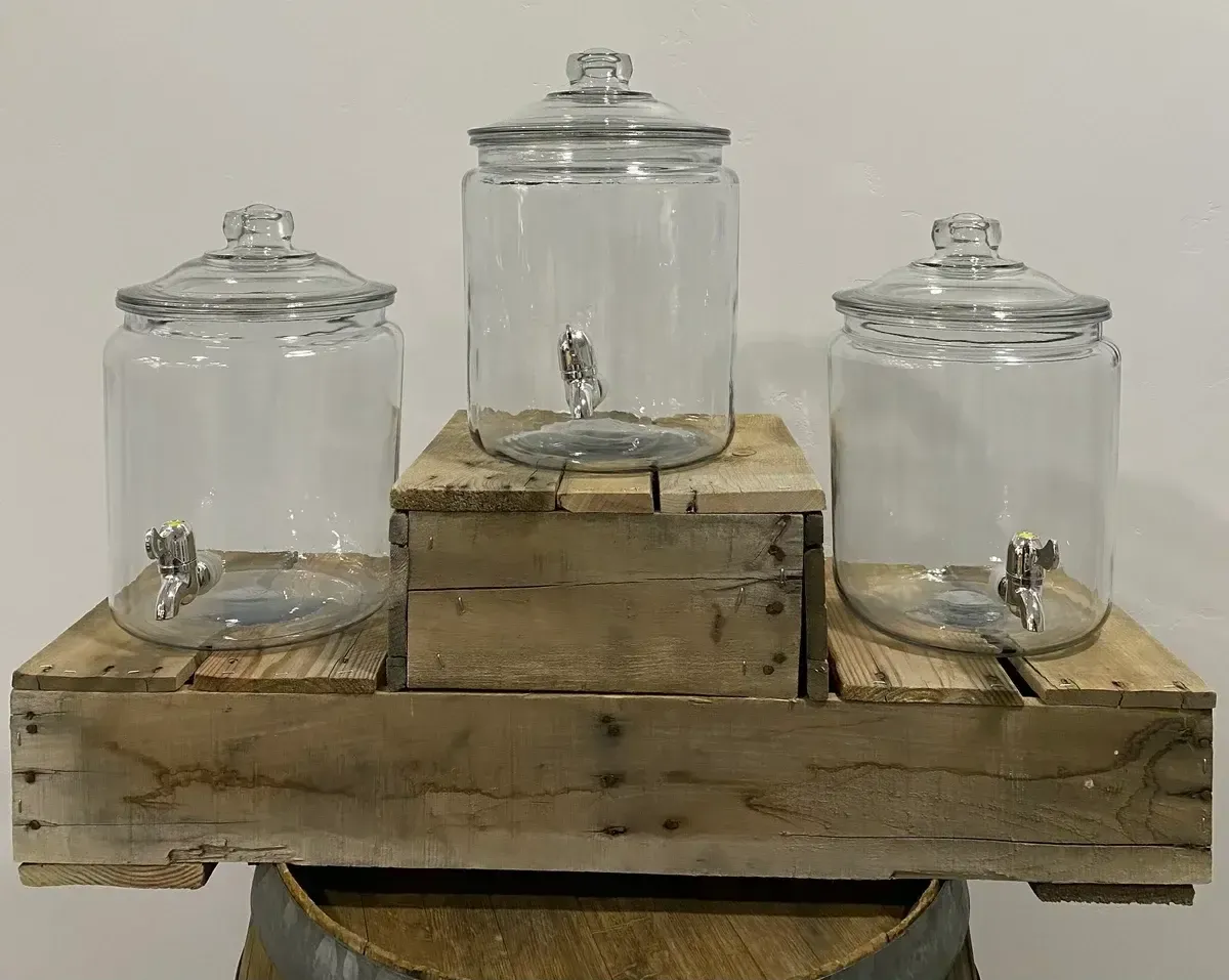 Drink dispenser tiered crate