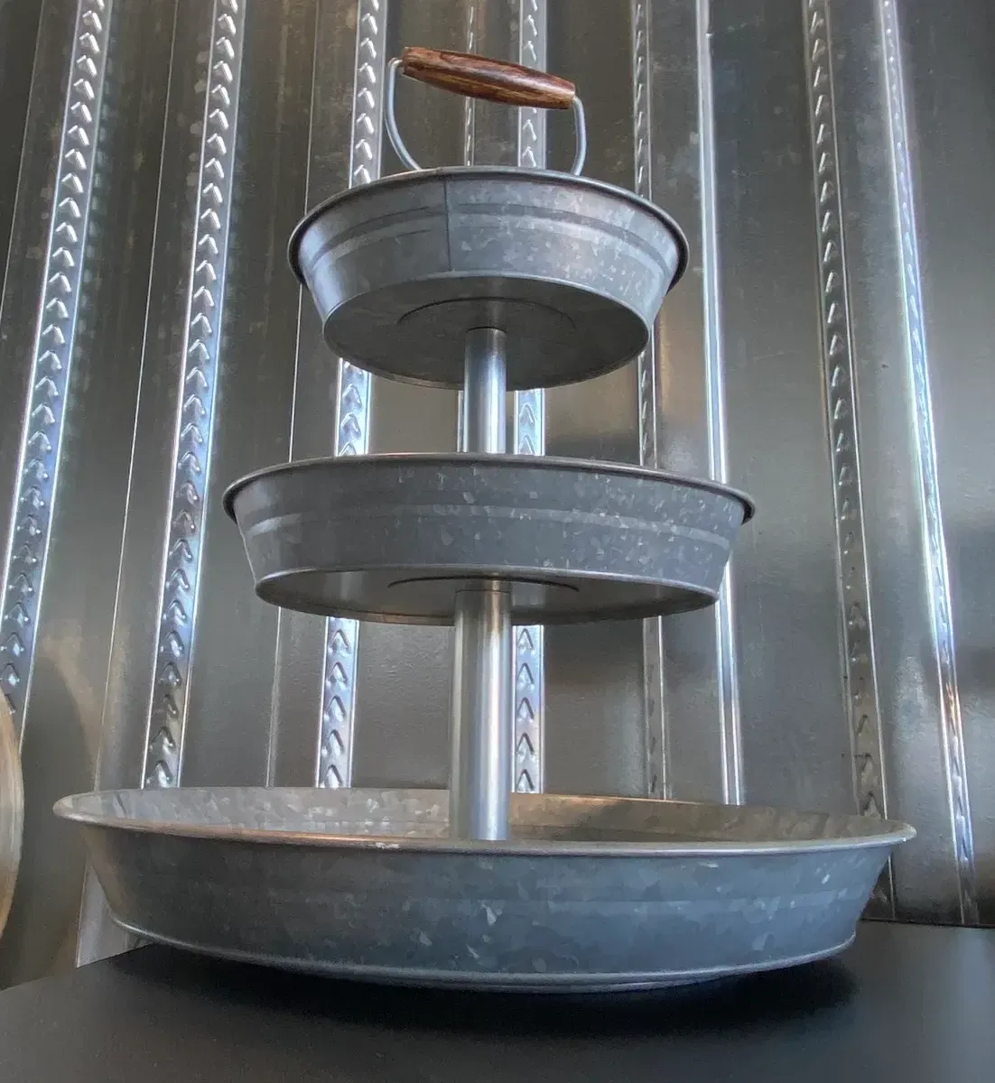 Wanda tiered galvanized tray w/ wooden handle