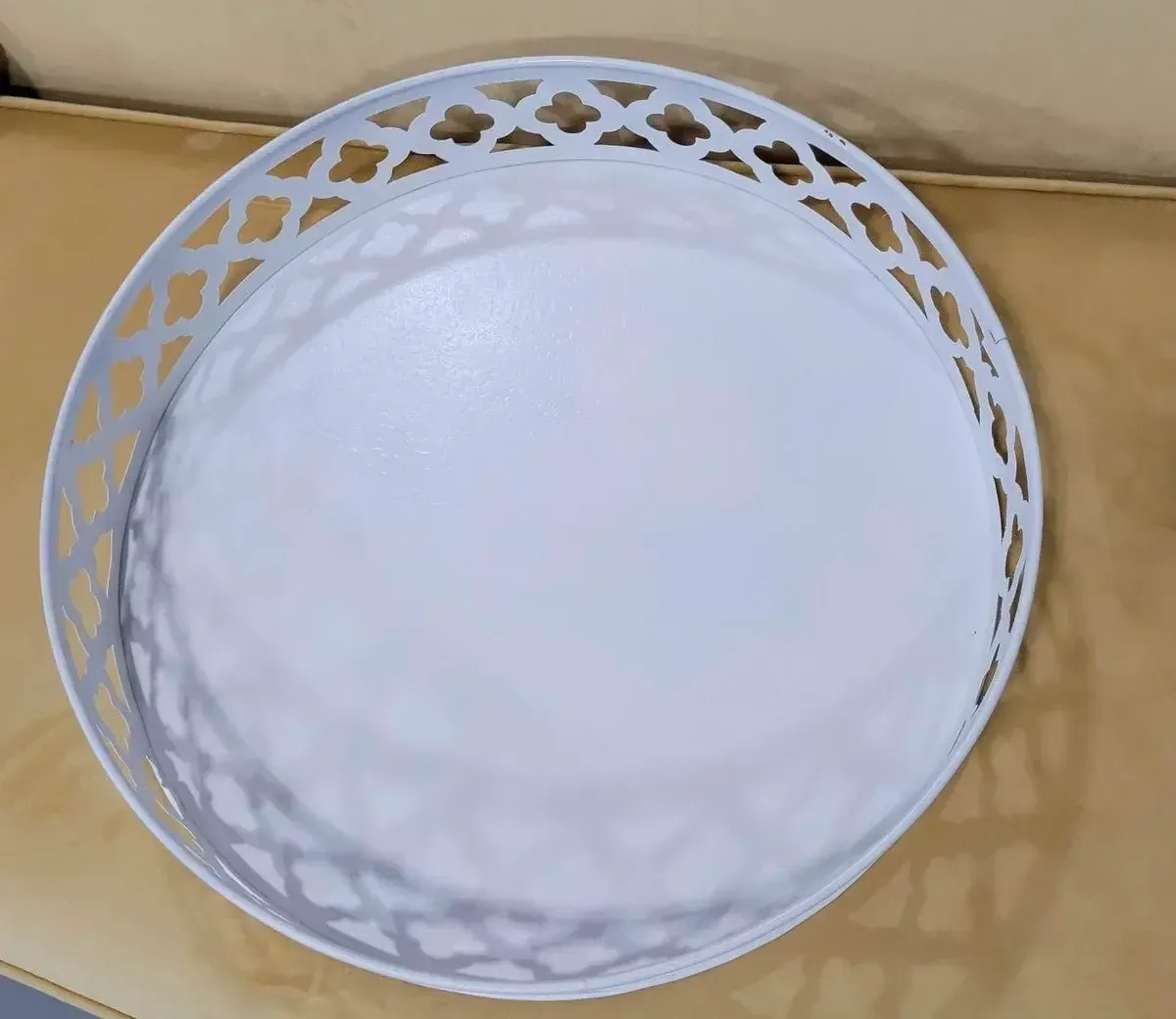 Lola round metal serving tray 18"