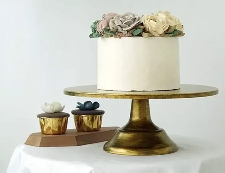 Gold round cake stand 12”