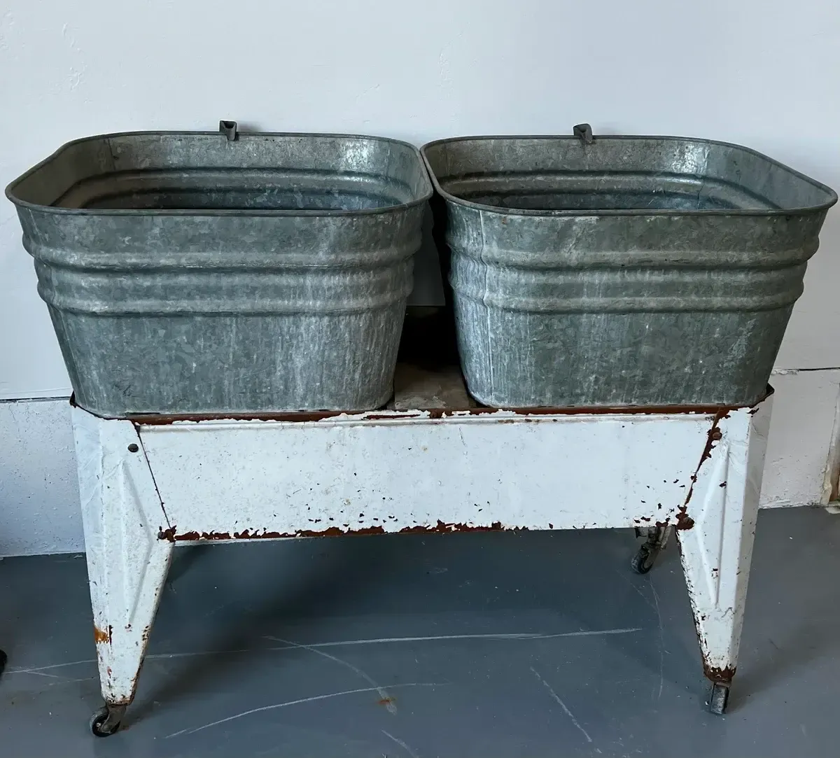 Double basin drink tub