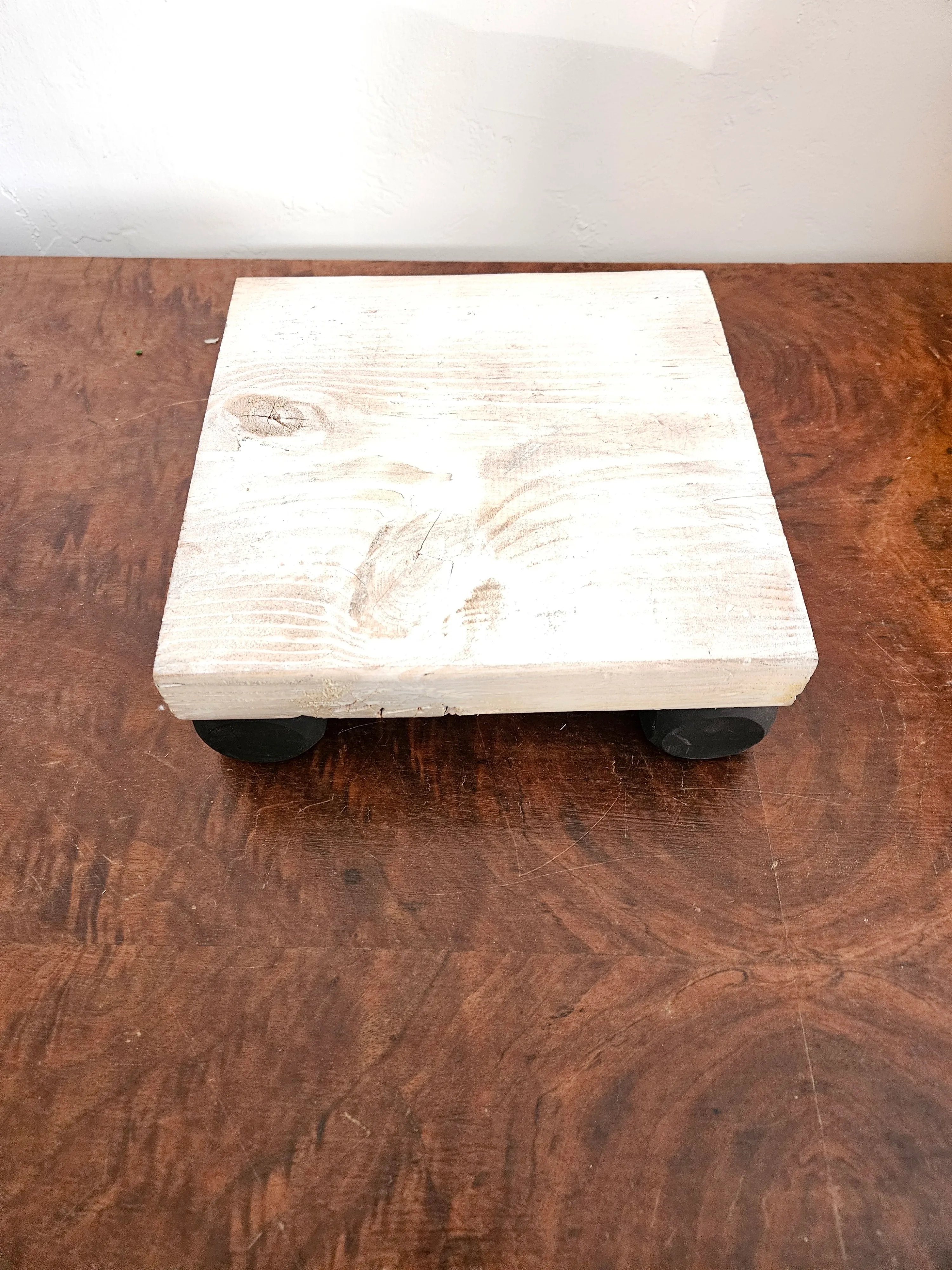 Wood riser black leg sml