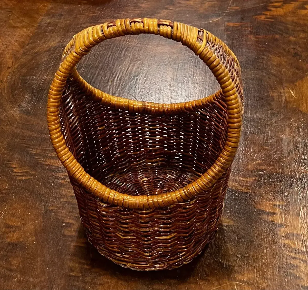 Opal circle handle basket
