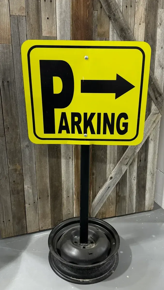 Parking to the right yellow arrow sign