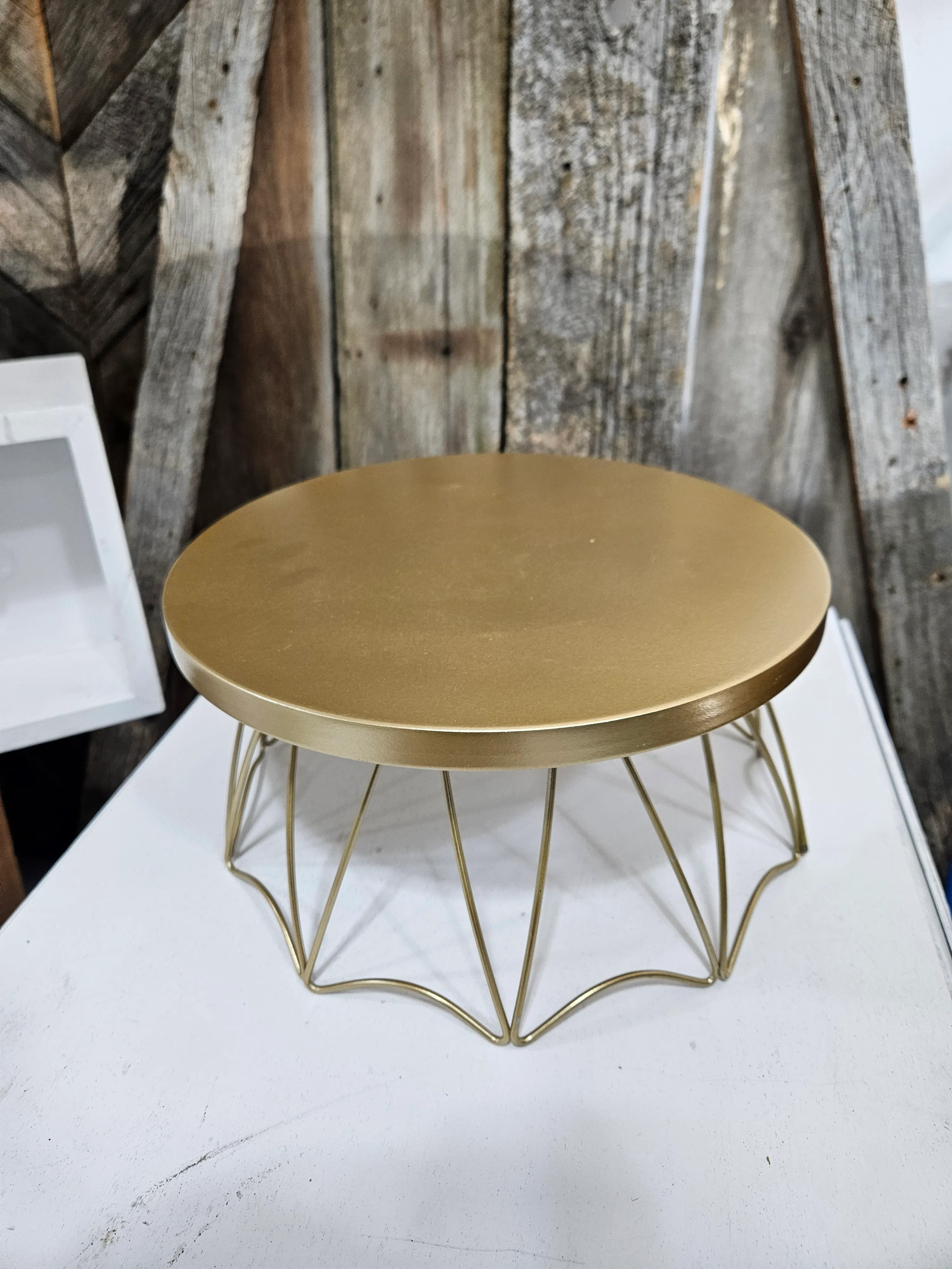 Gold cake stand