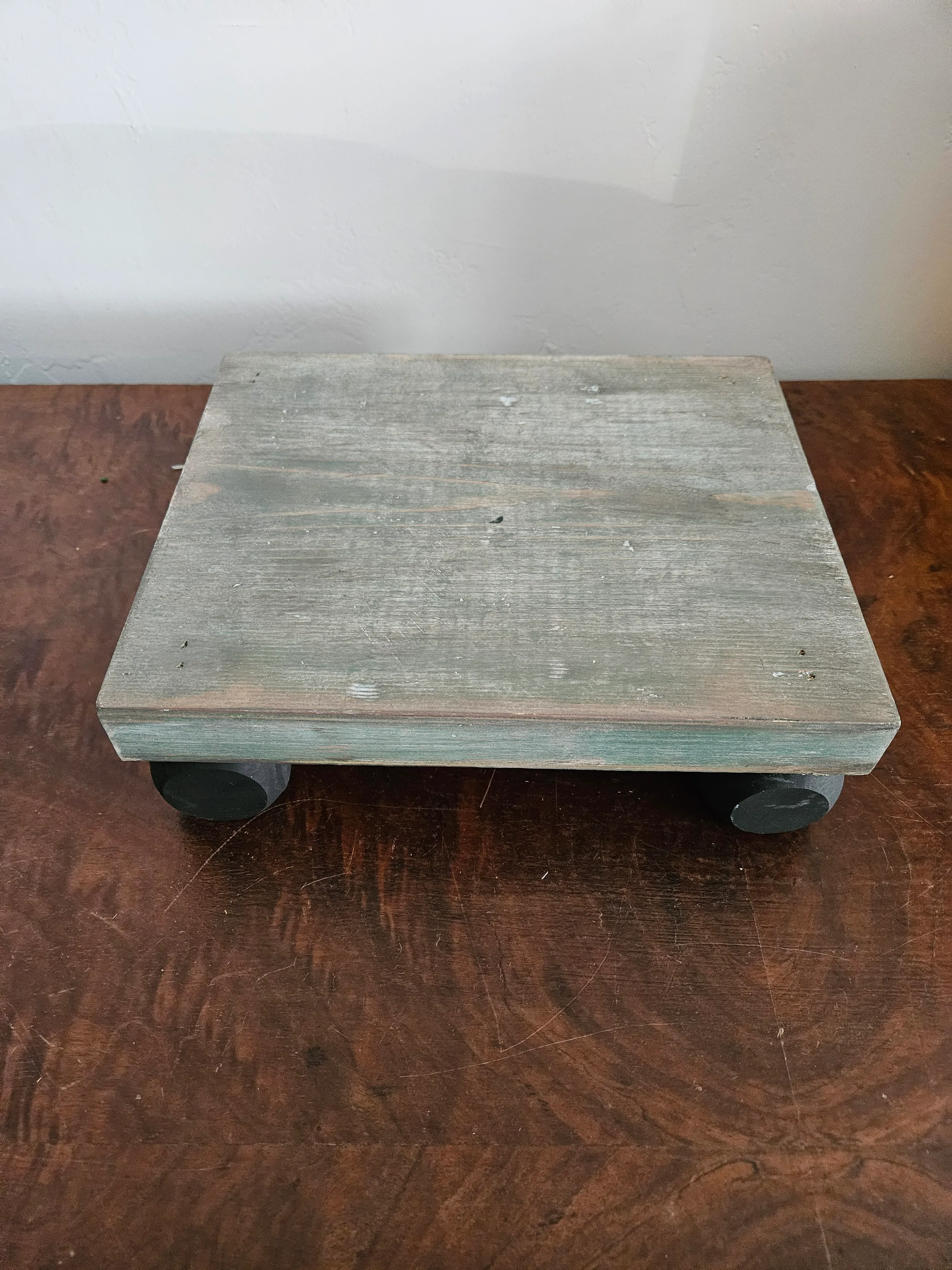 Wood riser black leg med