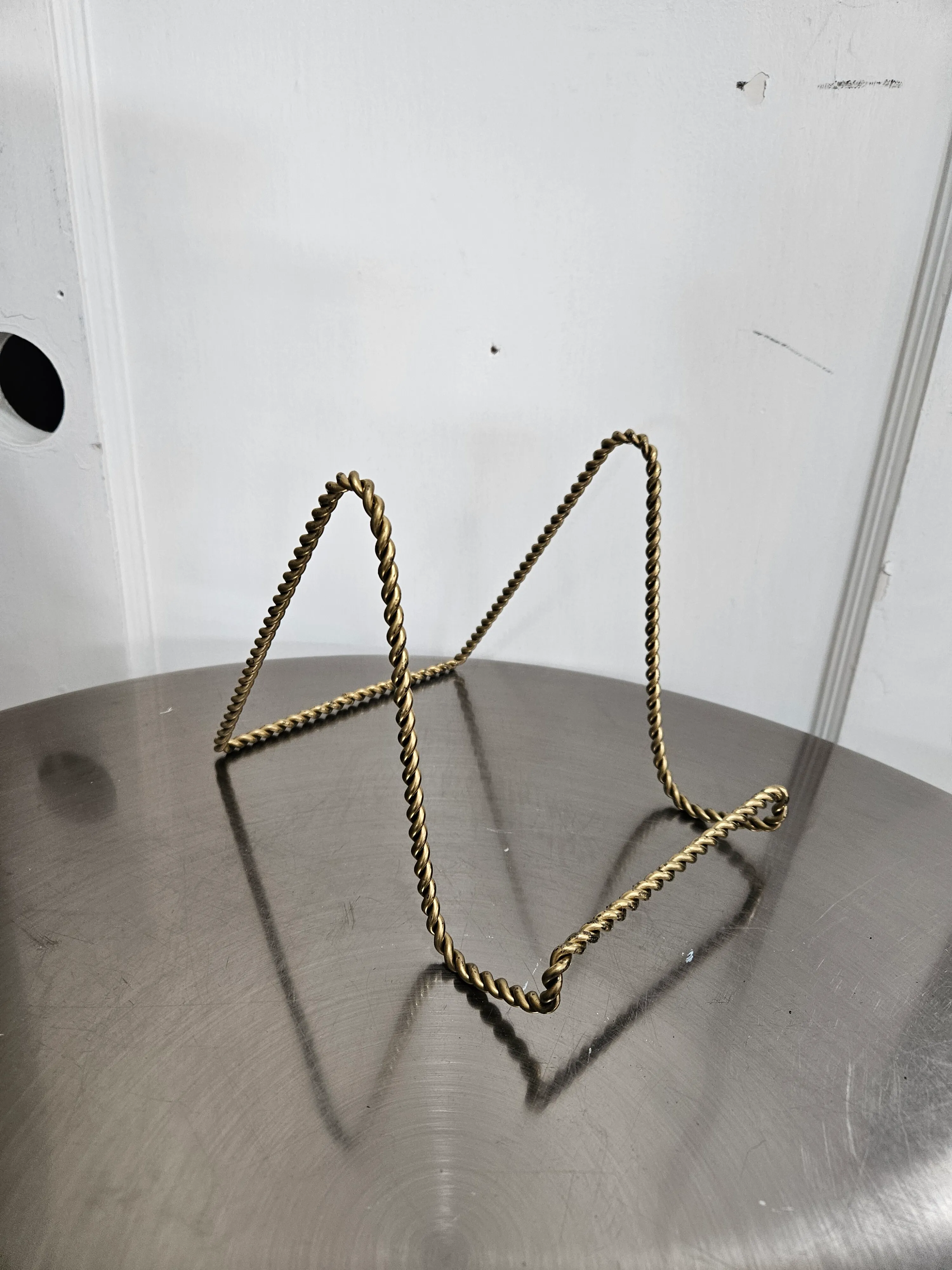 Gold tabletop easles