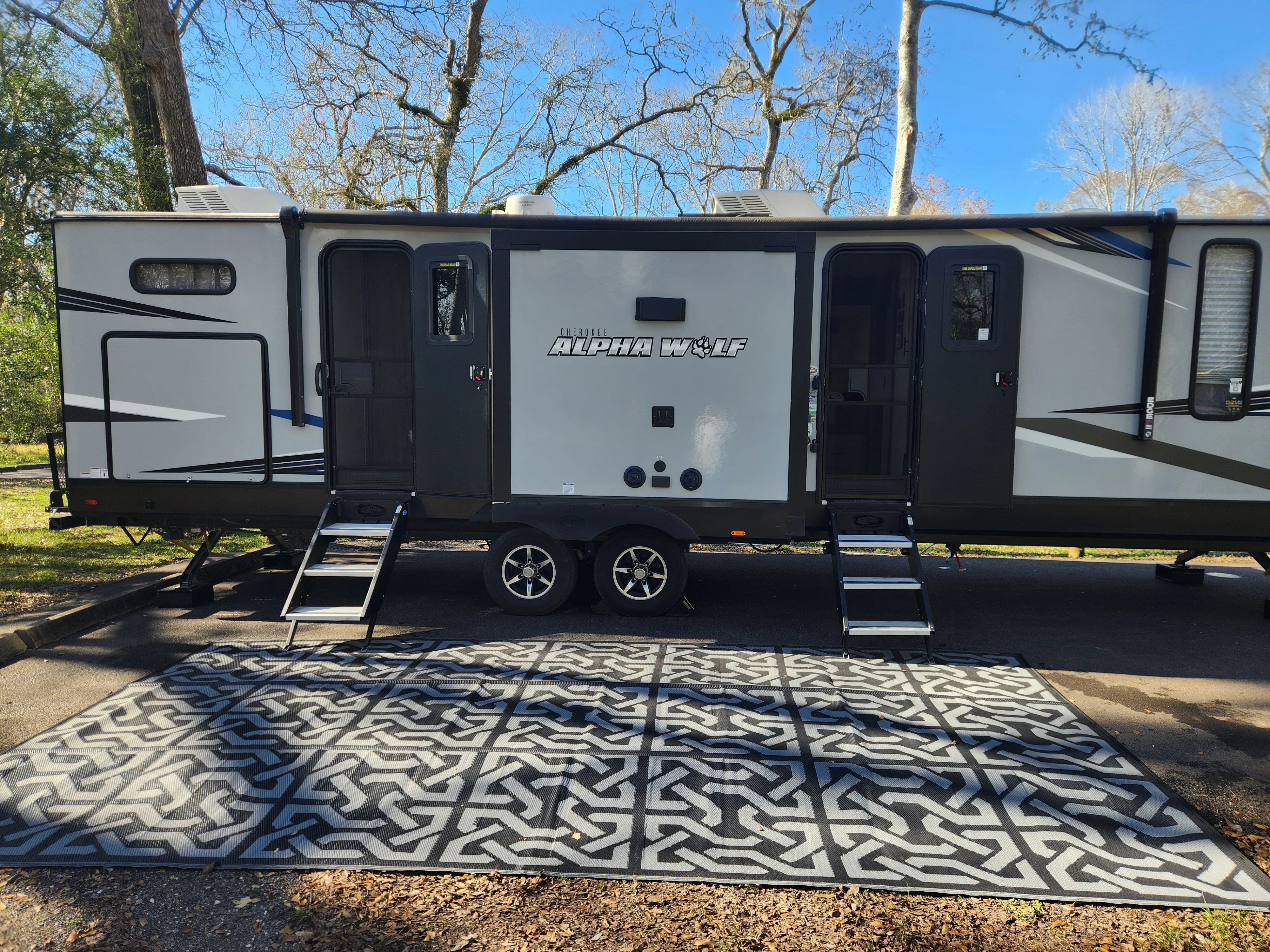 Rental - Outdoor Rug